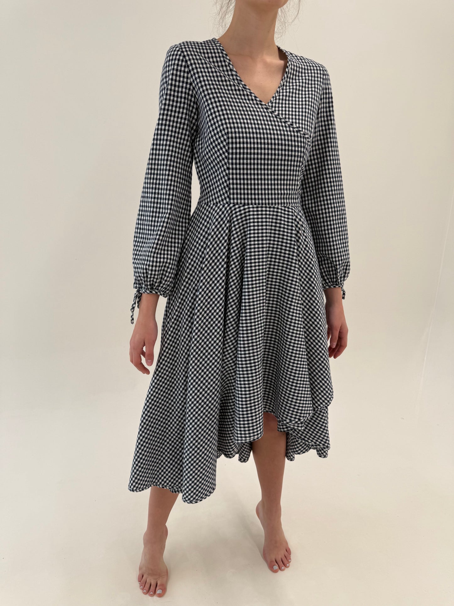 Rochie gingham din pânză premium în croi deosebit și talie ultra marcată