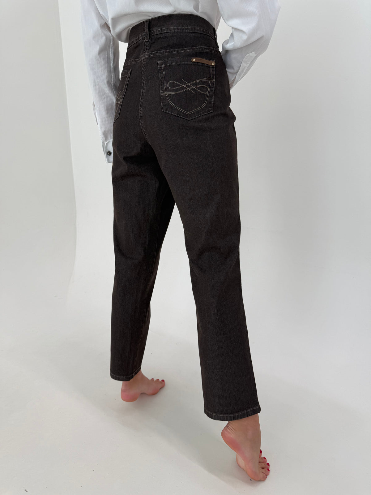 Jeans chocolate brown ultra confort modelatori cu etichetă straight leg