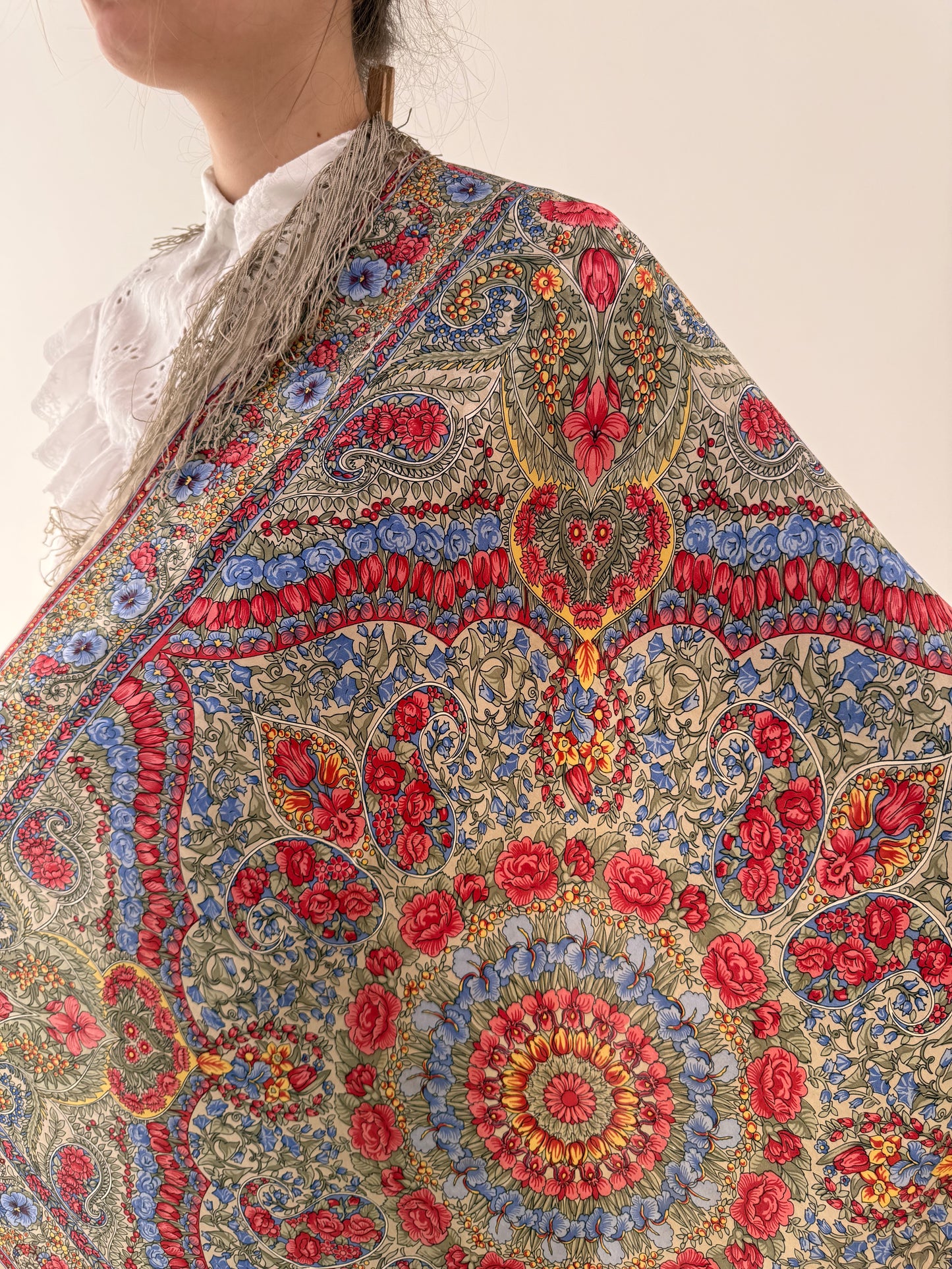 Eșarfă XL din mătase naturală light nude cu print paisley