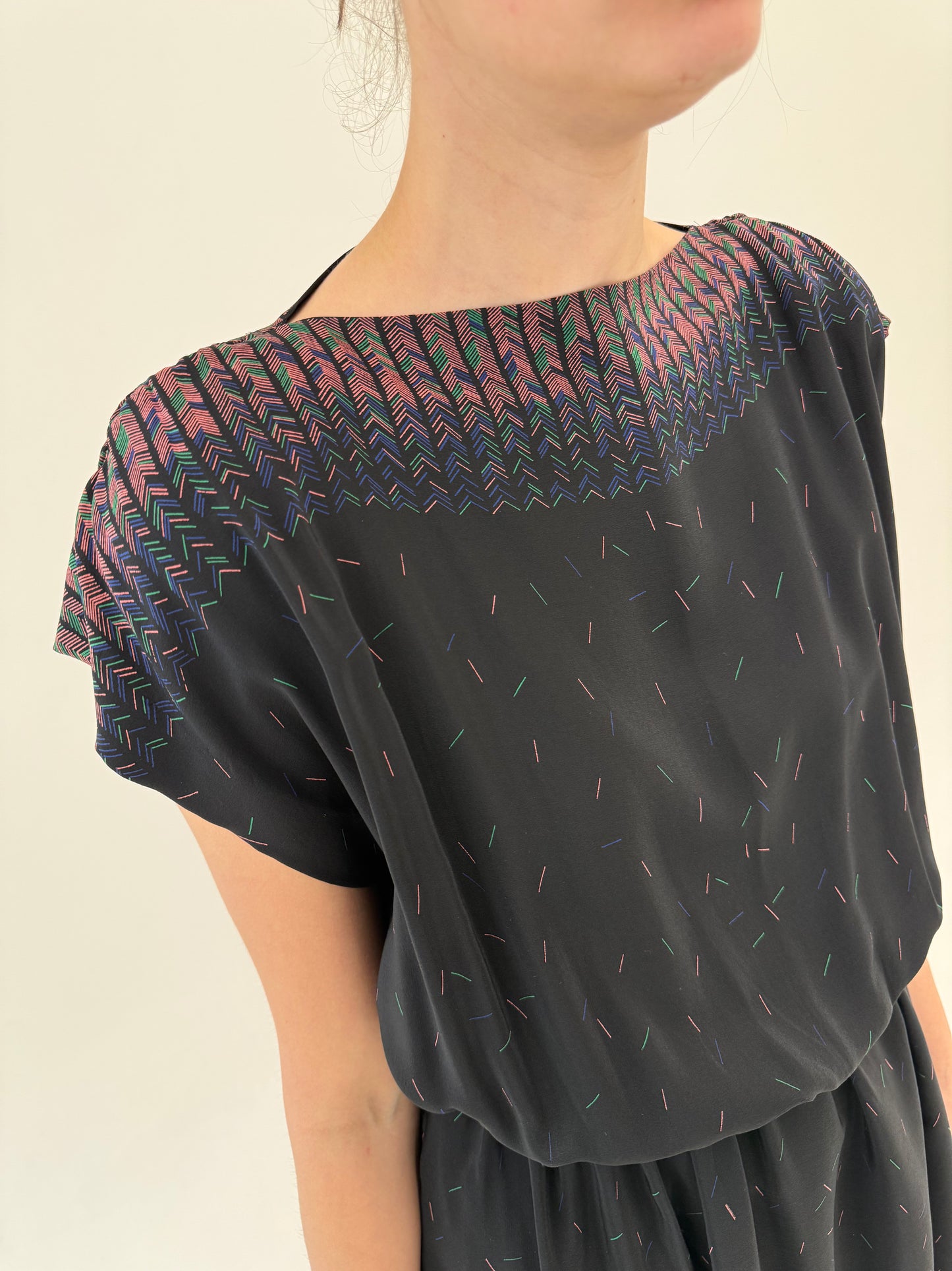LBD vintage din mătase naturală cu mânecă căzută și talie elastică midi lung