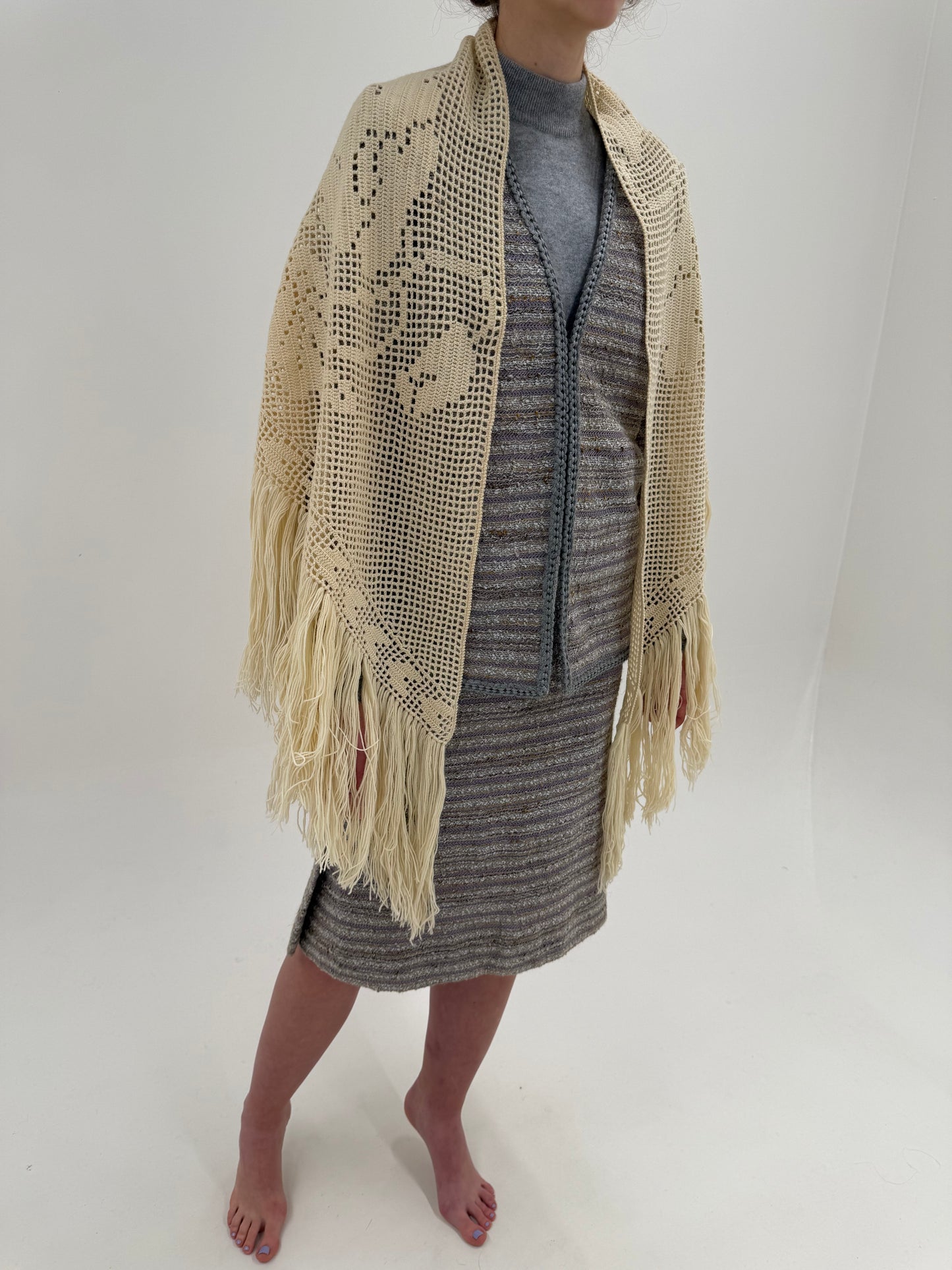 Capa vintage tip macrame lucrată manual din lana extrafina