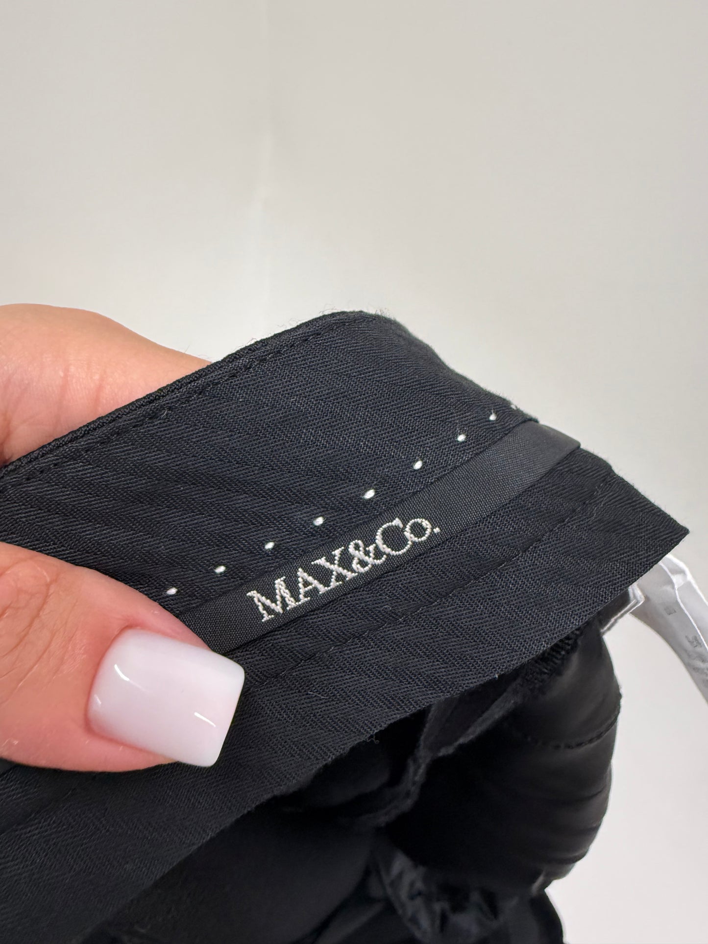 Pantaloni negri satinați Max&Co by Max Mara în croi drept de la zi la cocktail