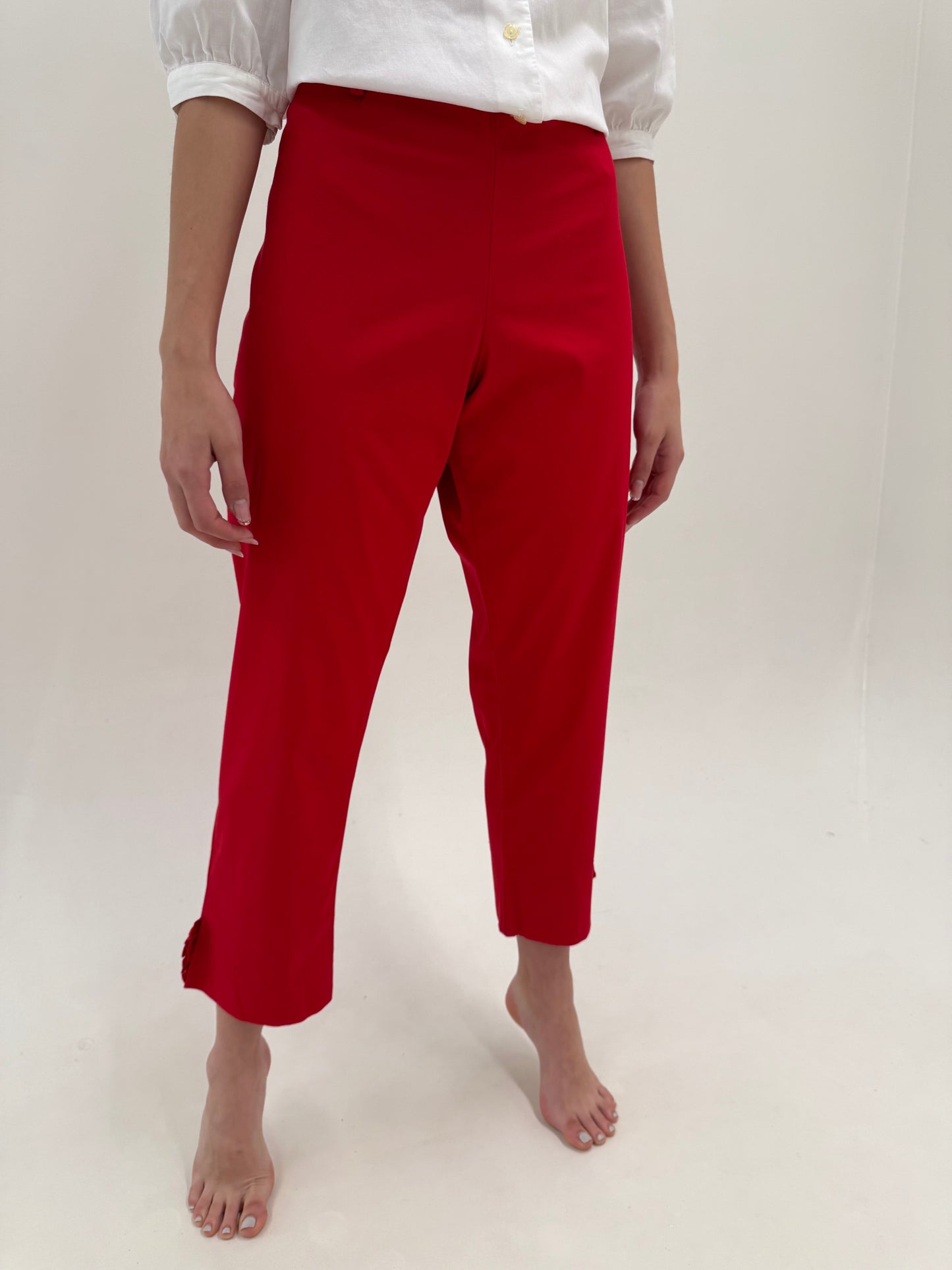 Pantaloni italienești cherry red din bumbac modelator cu detaliu chic la tiv