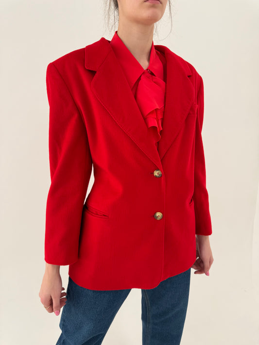 Sacou cherry red în croi ușor cambrat din lanita extrafina și revere late