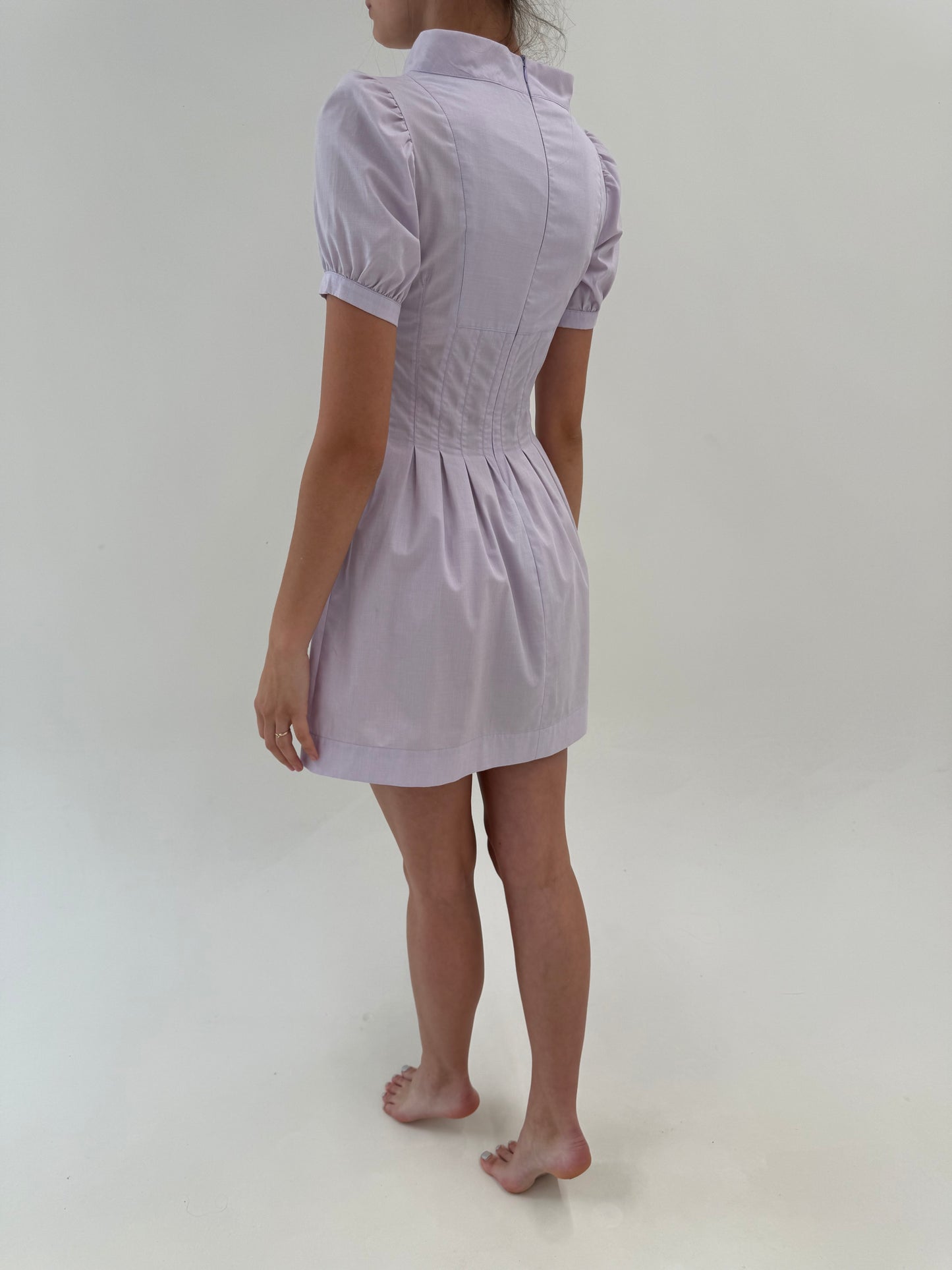 Rochie lavandă din poplin excepțional de bumbac cu fustă plisată și talie marcată