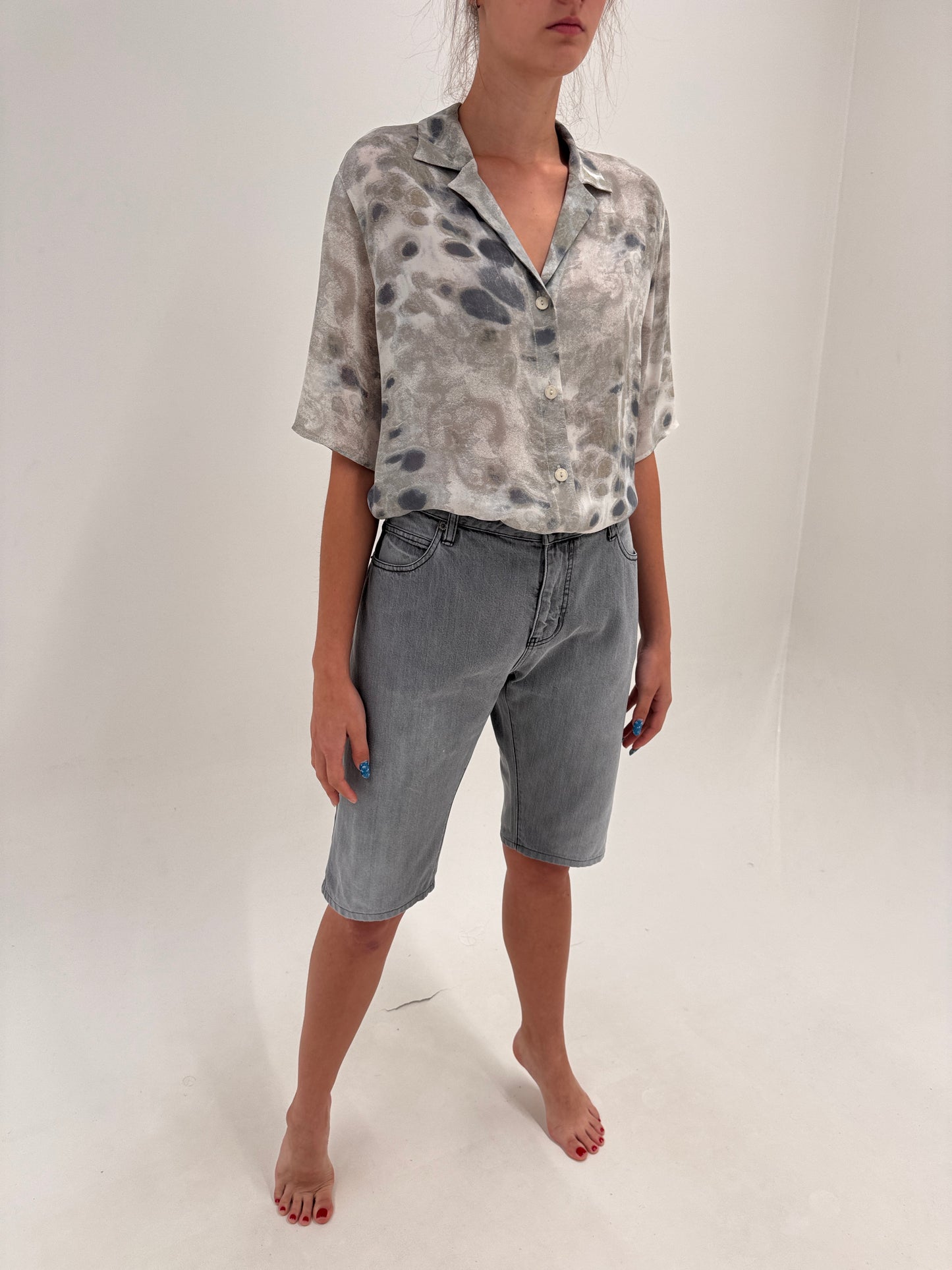 Pantaloni scurti Armani din jeans ultra confort în croi lung