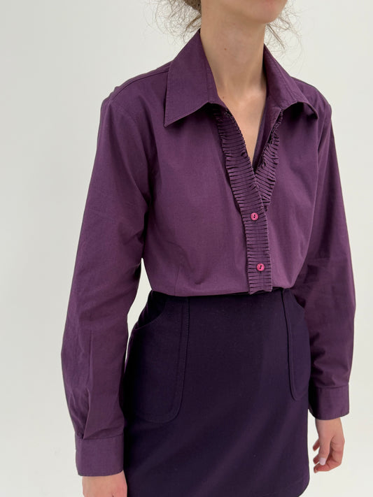 Cămașa aubergine cu mini jabou aubergine din poplin ușor modelator