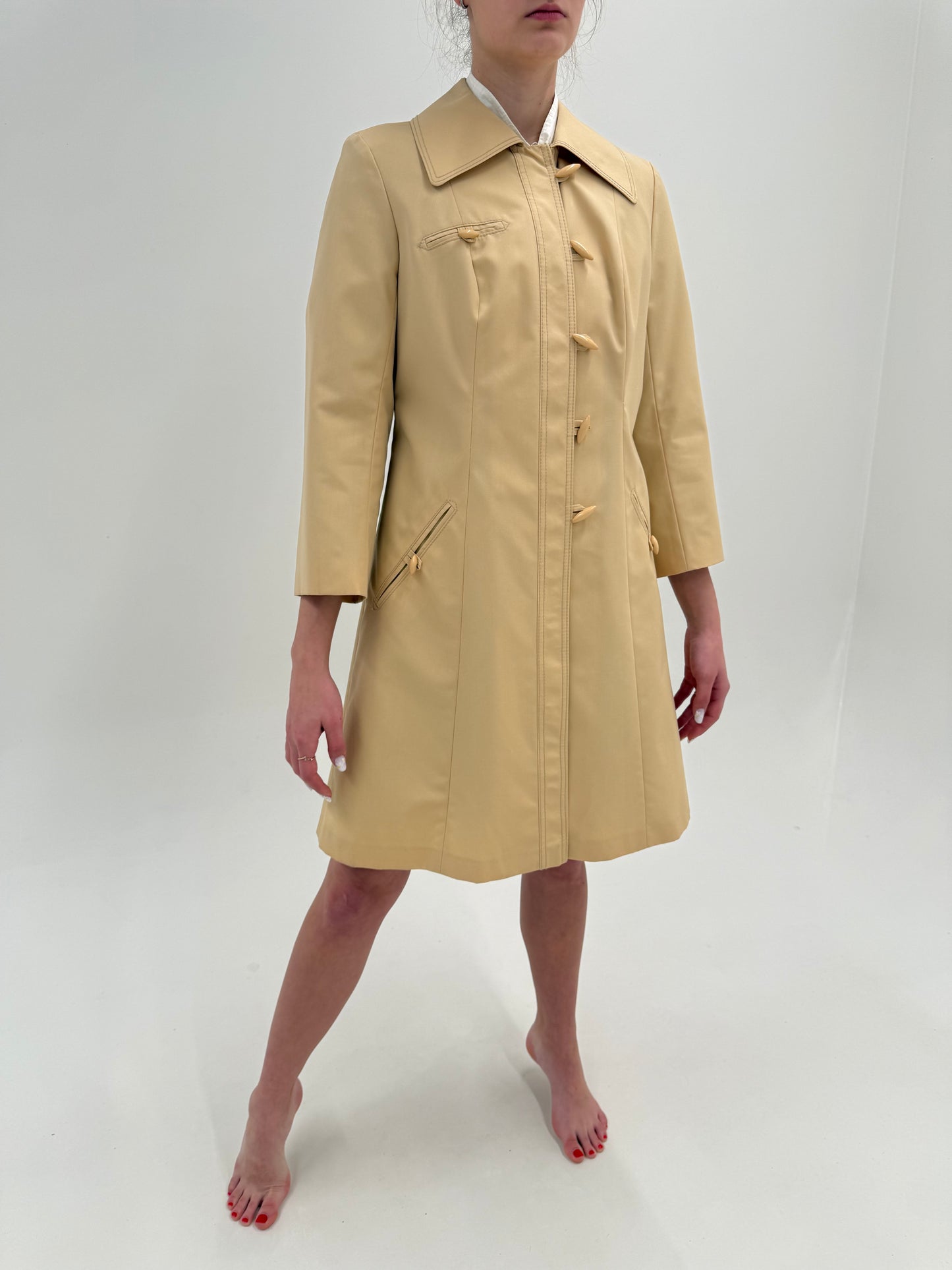 Trench vintage camel petite din gabardină în croi de ani 60