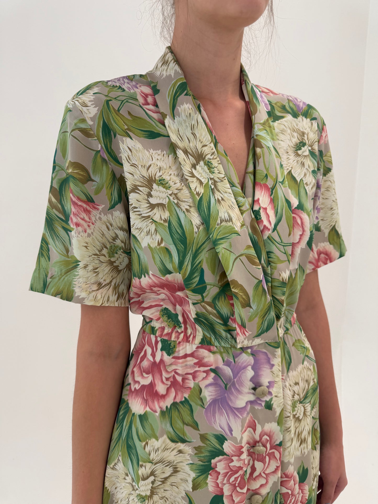 Rochie vintage in croi de ani 50 cu print floral în culori superbe cu buzunare