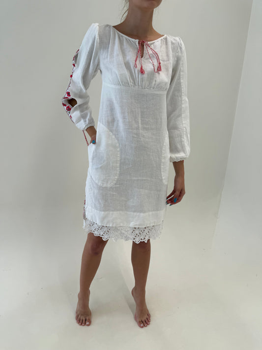 Rochie excepțională tip tunica cu broderie și dantelă macrame în croi chic
