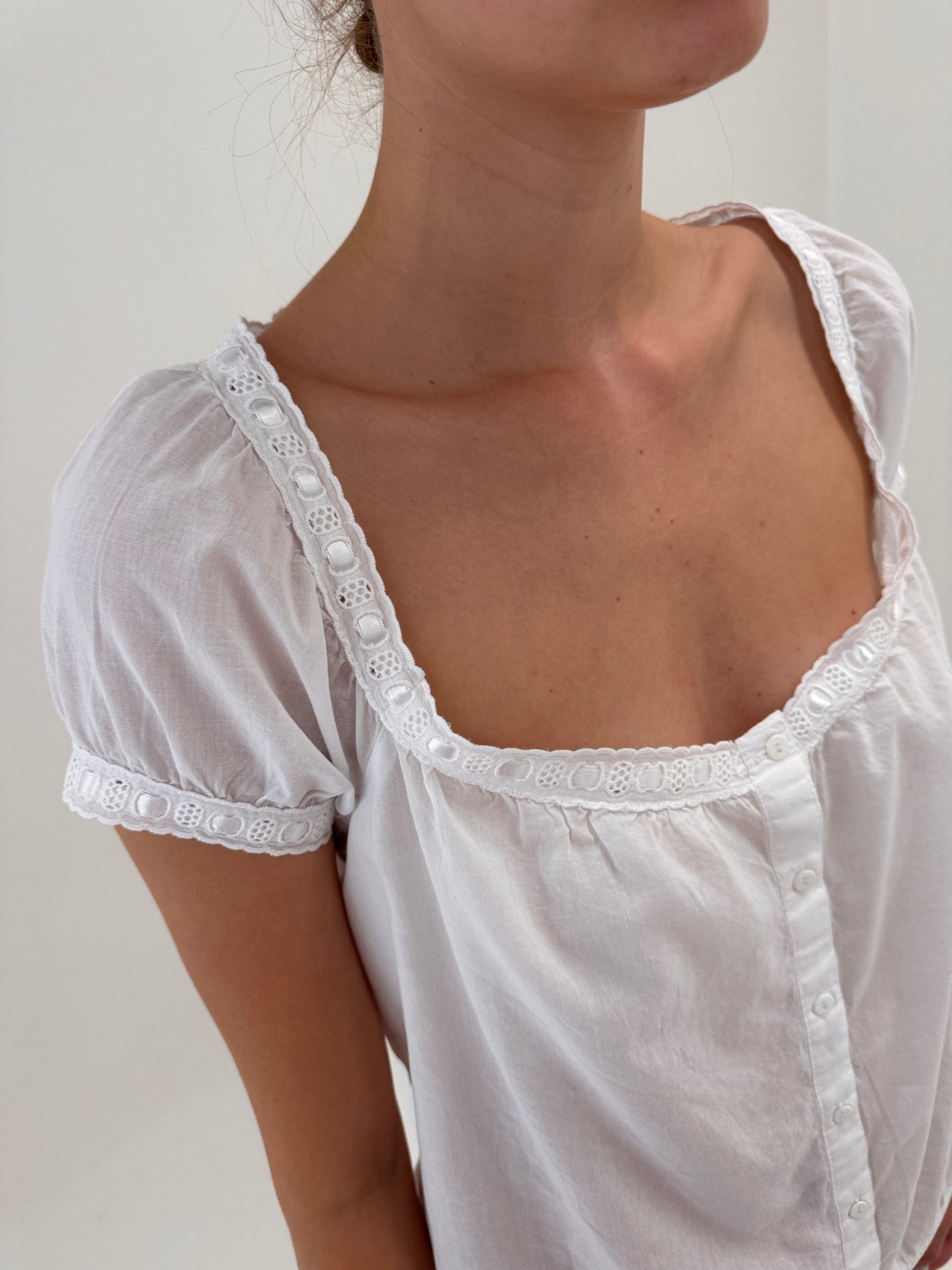 Corsaj Stefanel din poplin premium de bumbac cu broderie anglaise