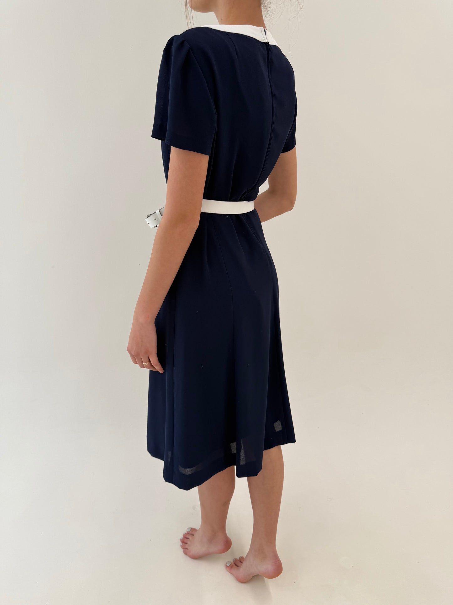 Rochie vintage chic Navy cu alb în croi clasic feminin