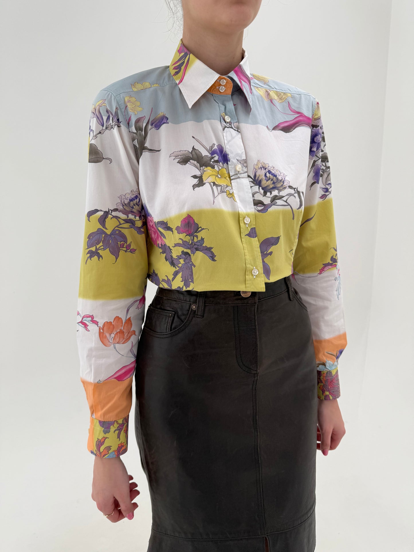 Cămașa luxury Etro în dungi și print floral specific brandului