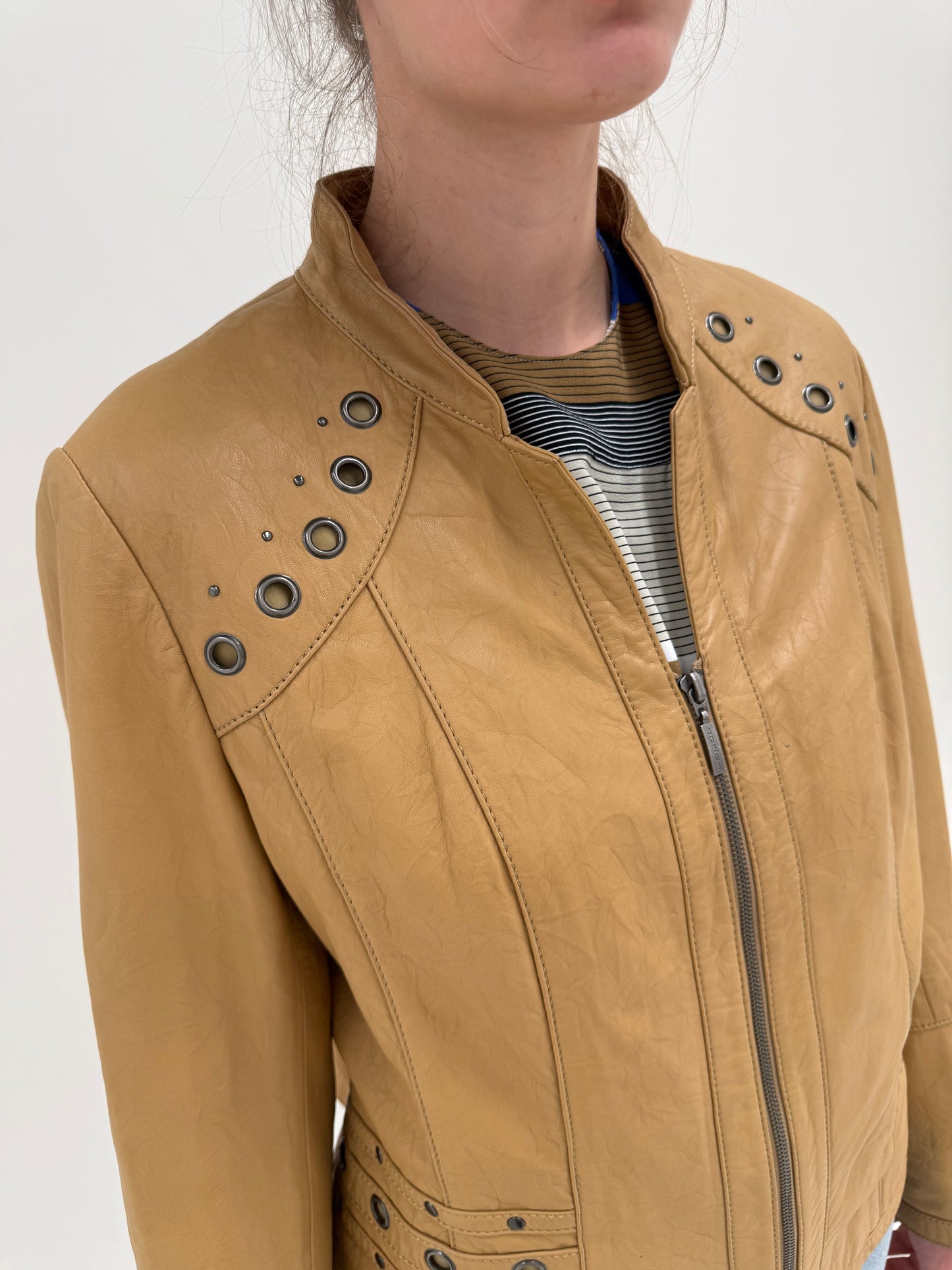 Geacă biker camel din piele naturală extrem de moale cambrata