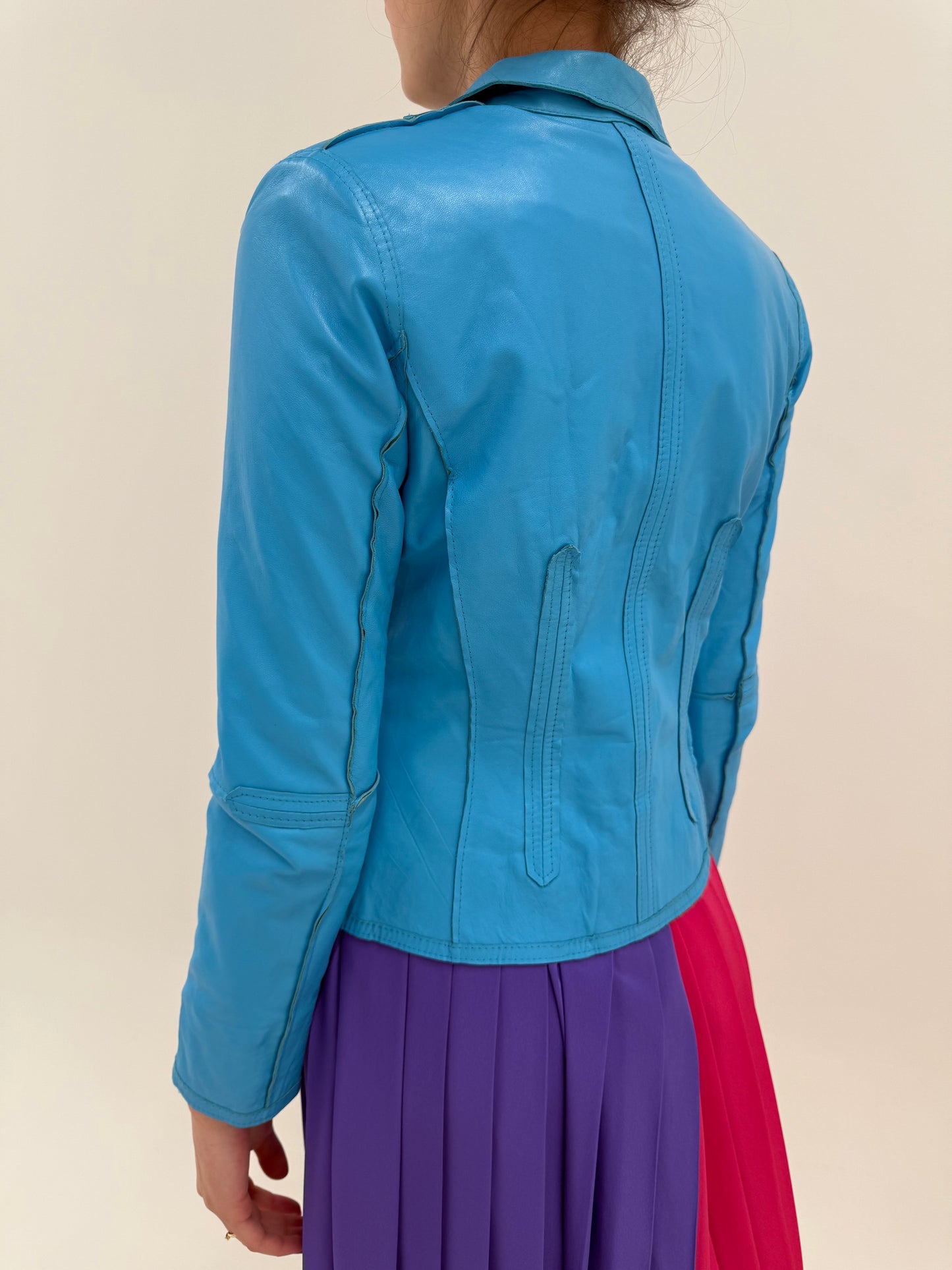 Sacou turcoaz din cea mai fină și moale piele naturală în croi cambrat