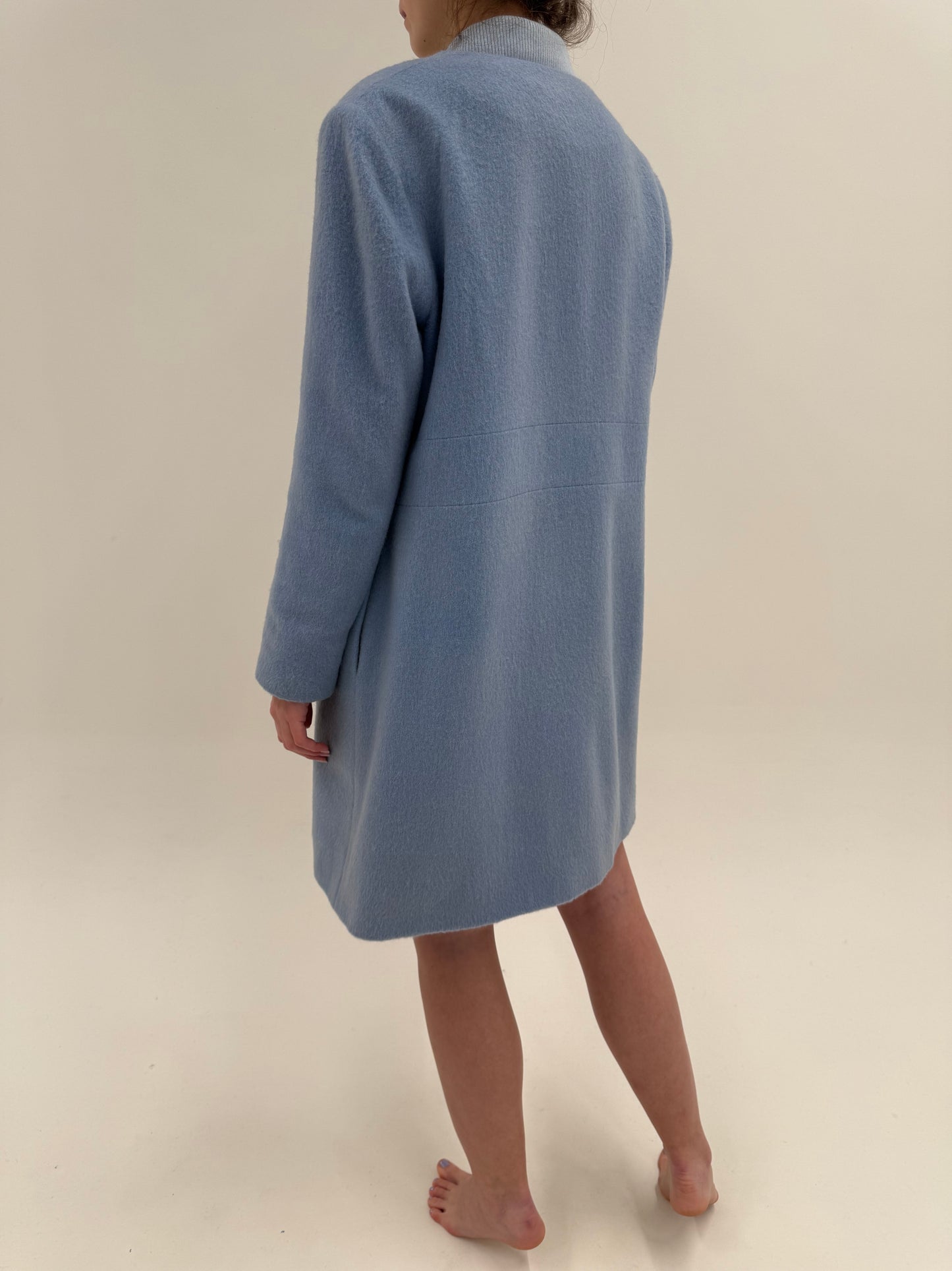 Palton baby blue din stofă plină de lana cu mohair în croi minimalist