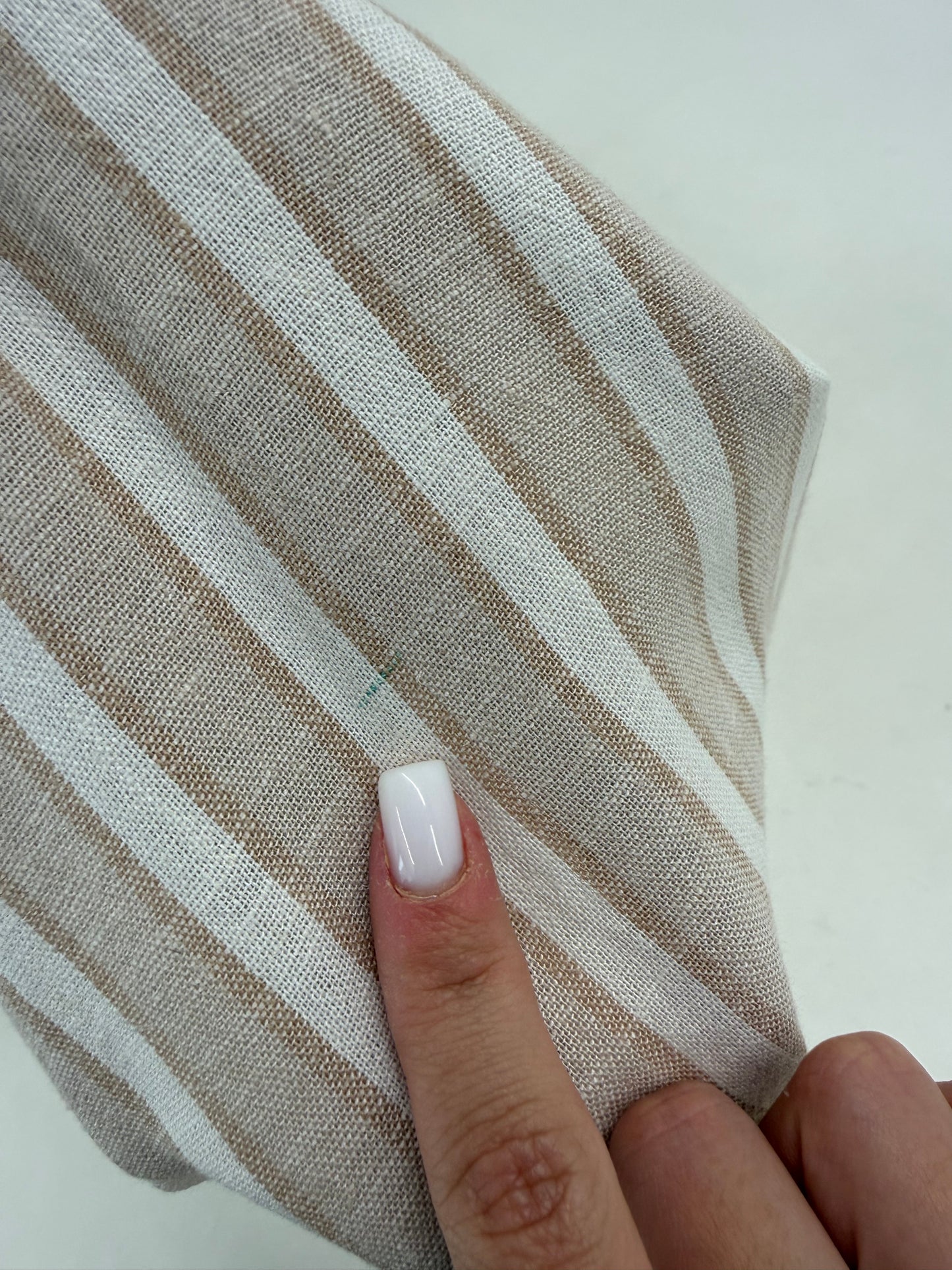 Rochie în dungi camel din pânză cu talie ultra înaltă marcată