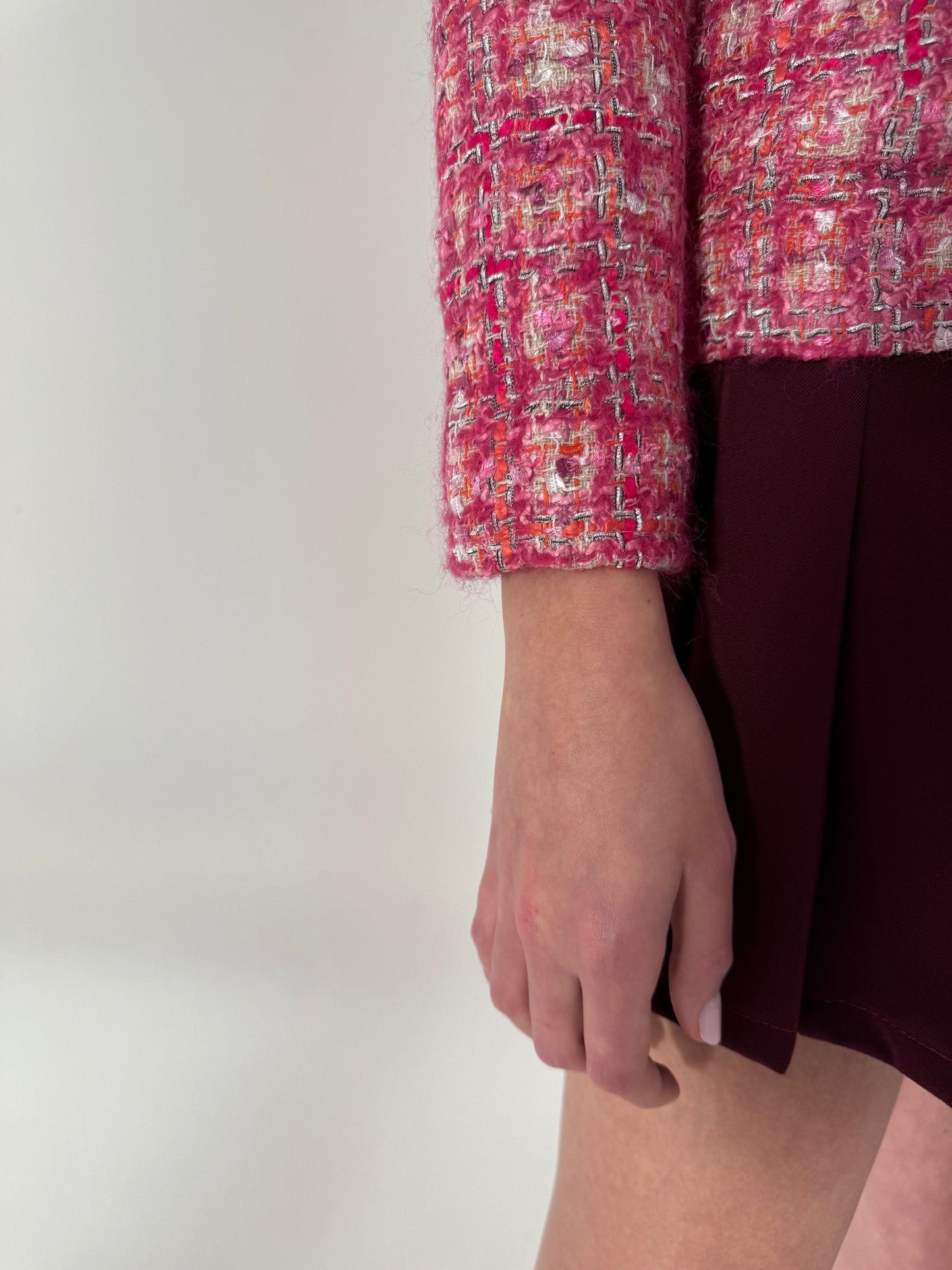 Sacou cambrat în stil Chanel din tweed bijuterie gros cu inserții prețioase