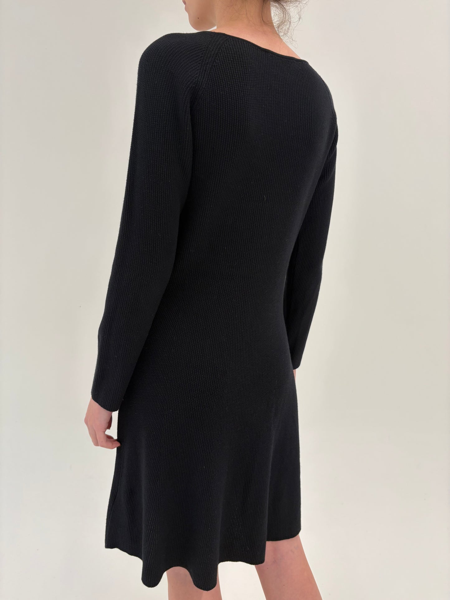 LBD Hugo Boss din tricot gros texturat in croi cambrat midi