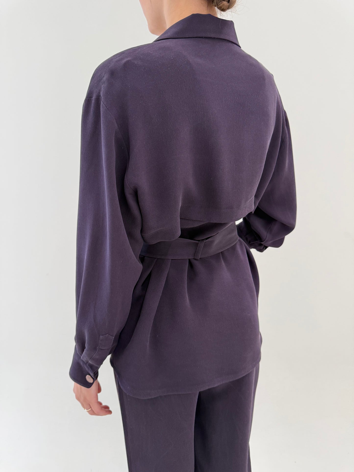 Costum Madeleine de fată din crepe de mătase naturală aubergine cu talie marcată