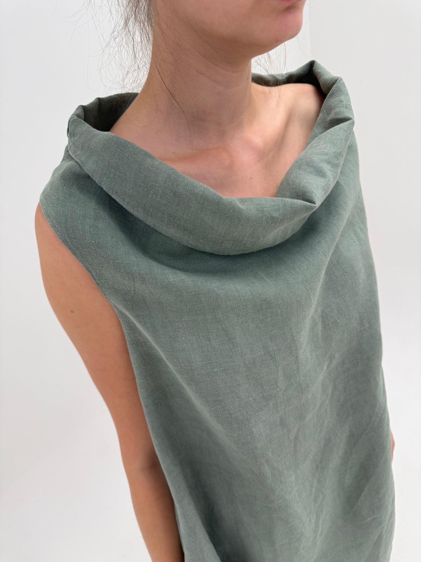 Rochie Sage green din in premium în croi de ani 60 reinterpretat cu buzunare