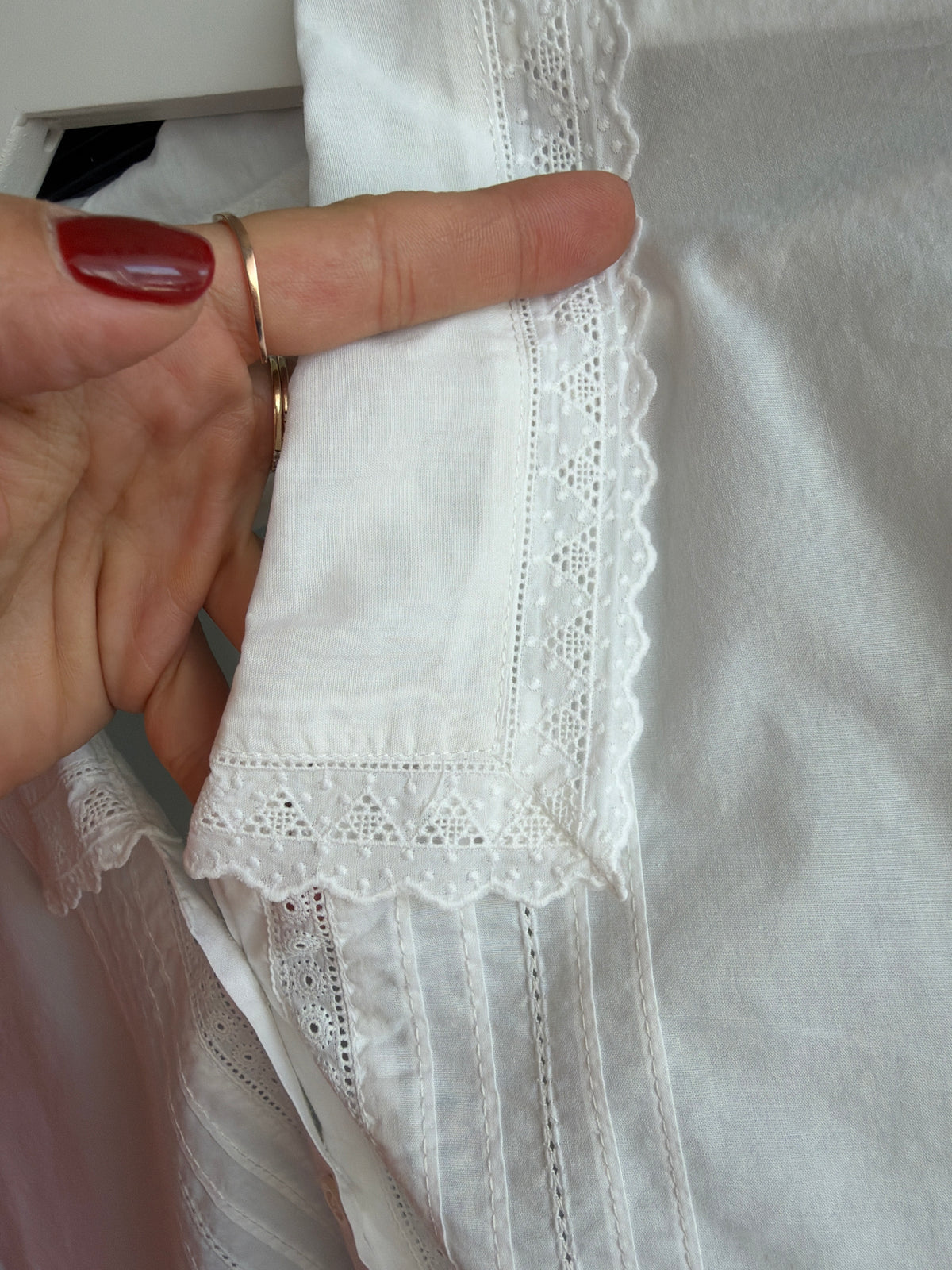 Cămașa vintage din bumbac premium cu mânecuțe ușor bufante și broderie anglaise
