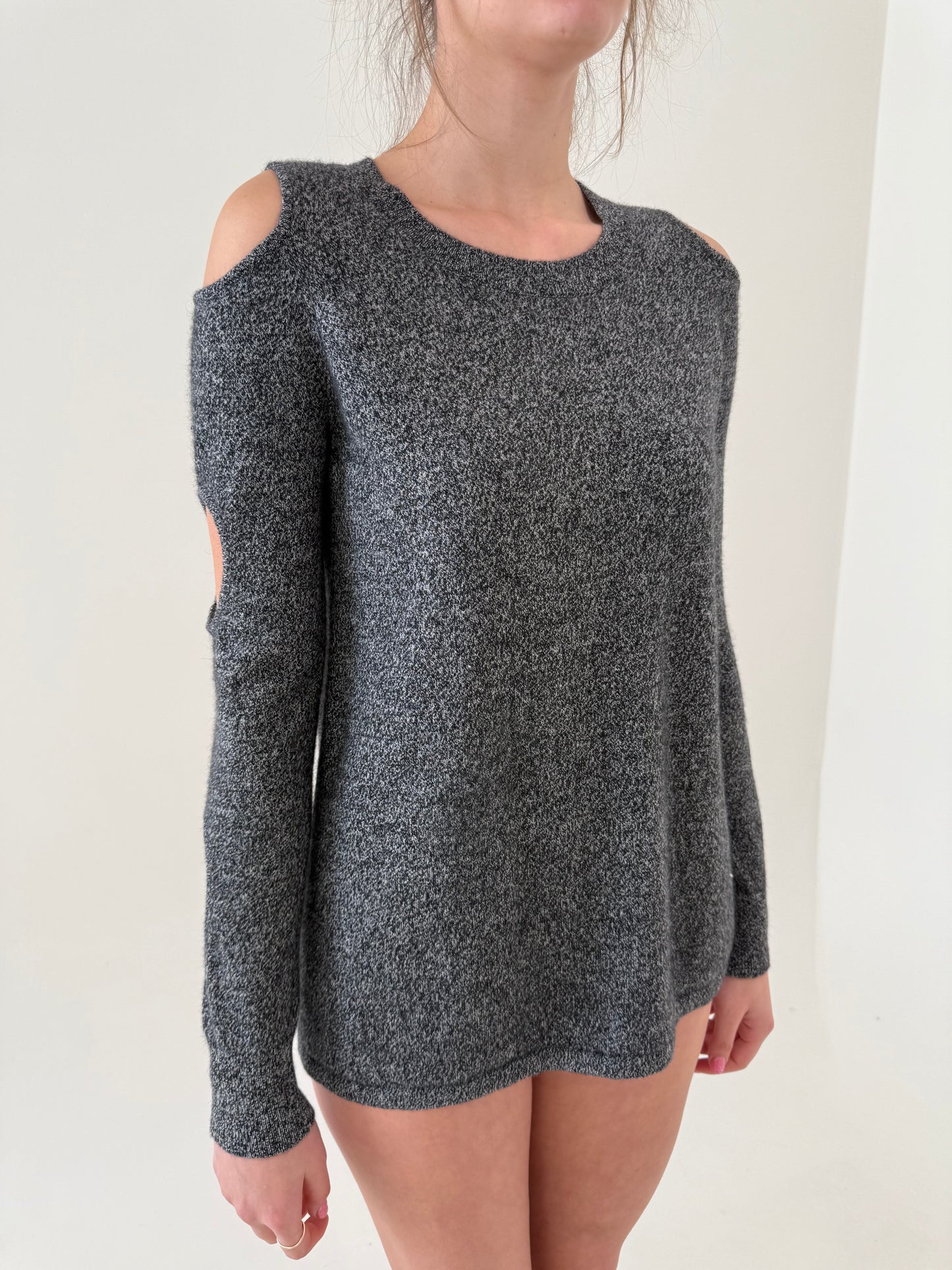 Pulover din cașmir cu decupaje melanj în nuanțe de gri