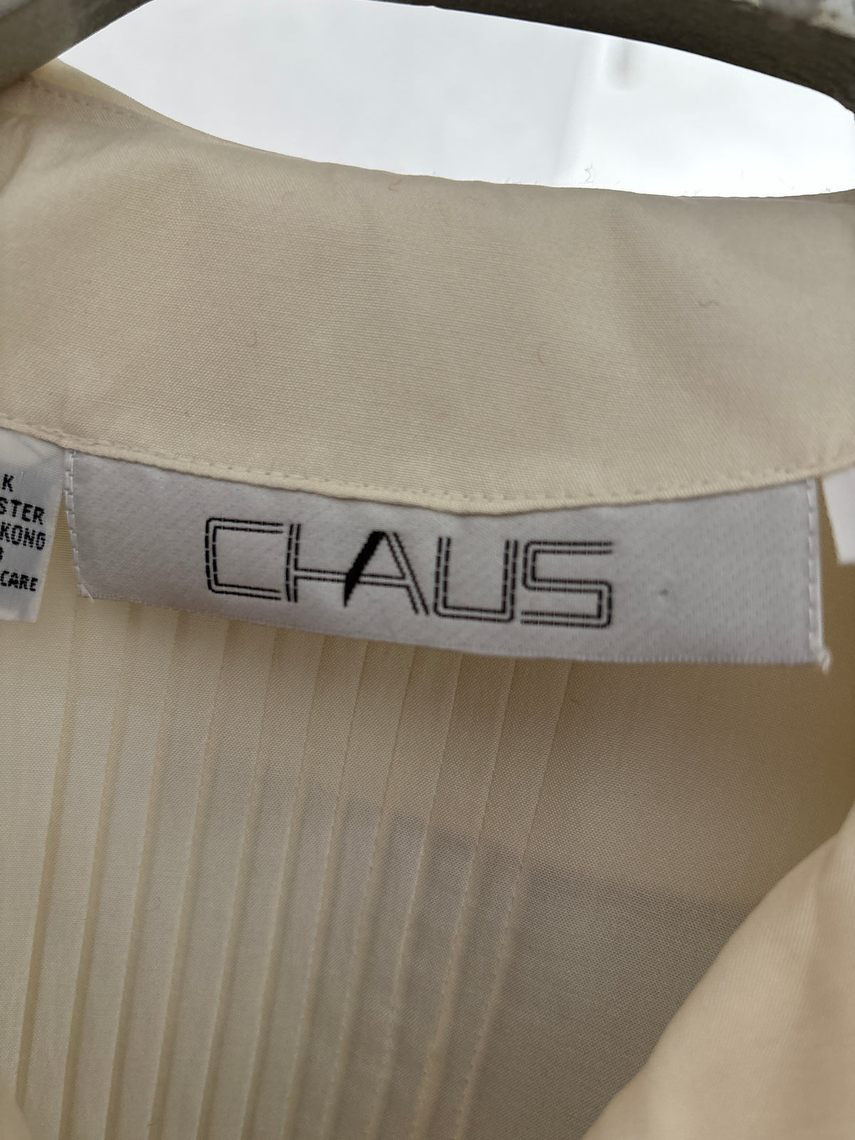Cămașa butter white din mix de mătase naturală cu guler mare și talie ușor marcată