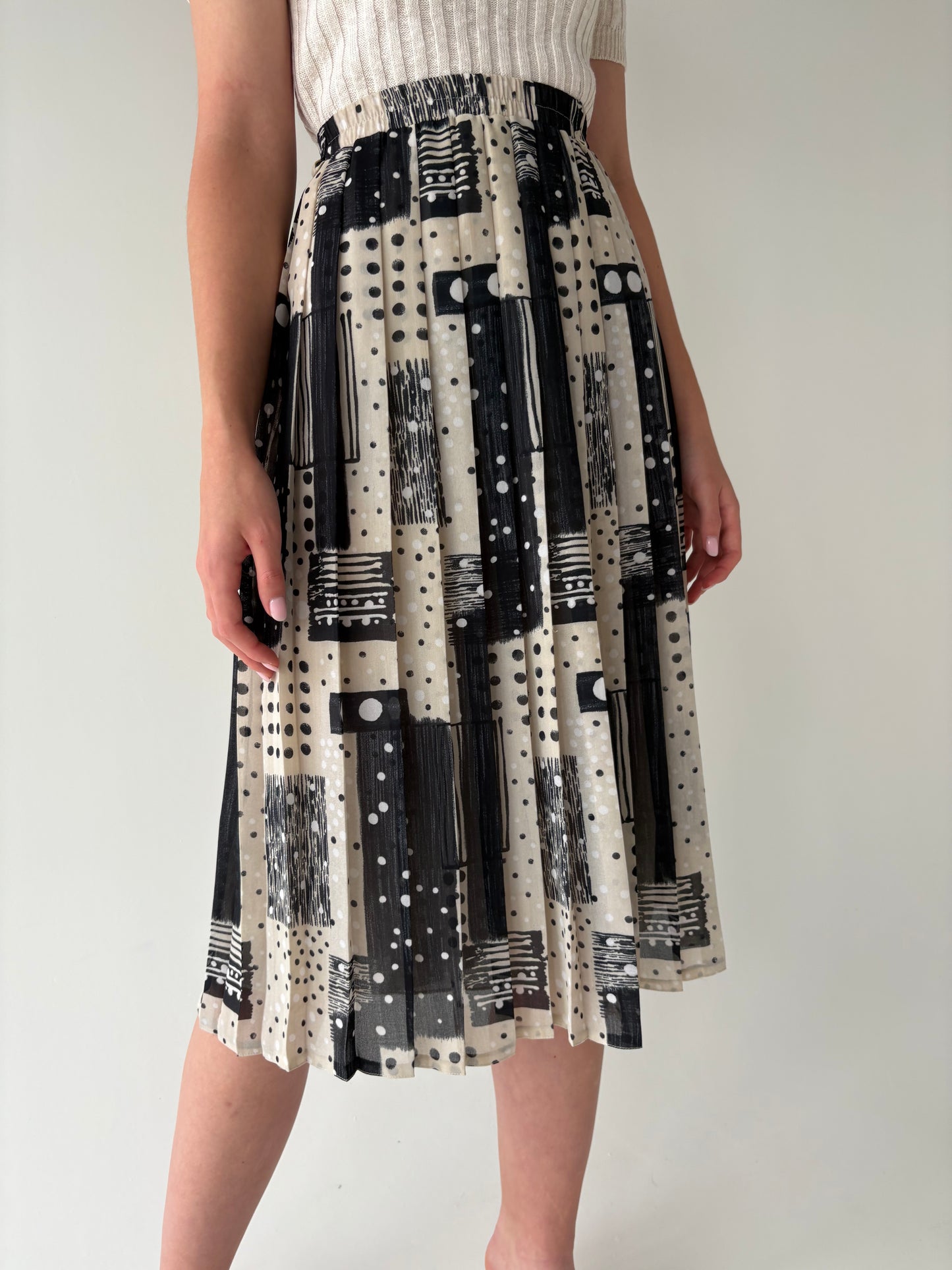 Fustă vintage  plisată cu buline și print geometric în culori neutre