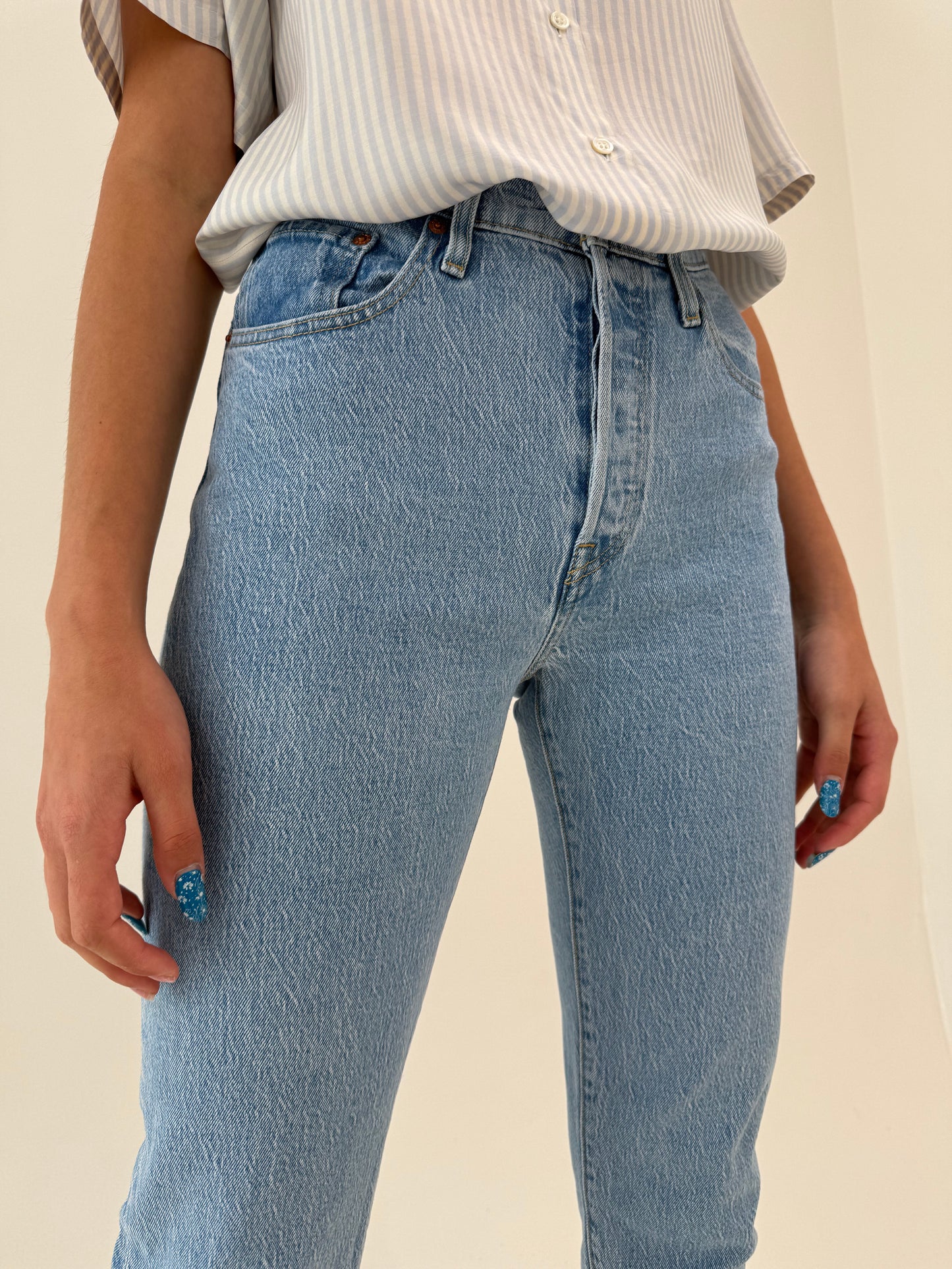 Jeans Levi’s 501 premium tall ușor modelatori lighter classic wash