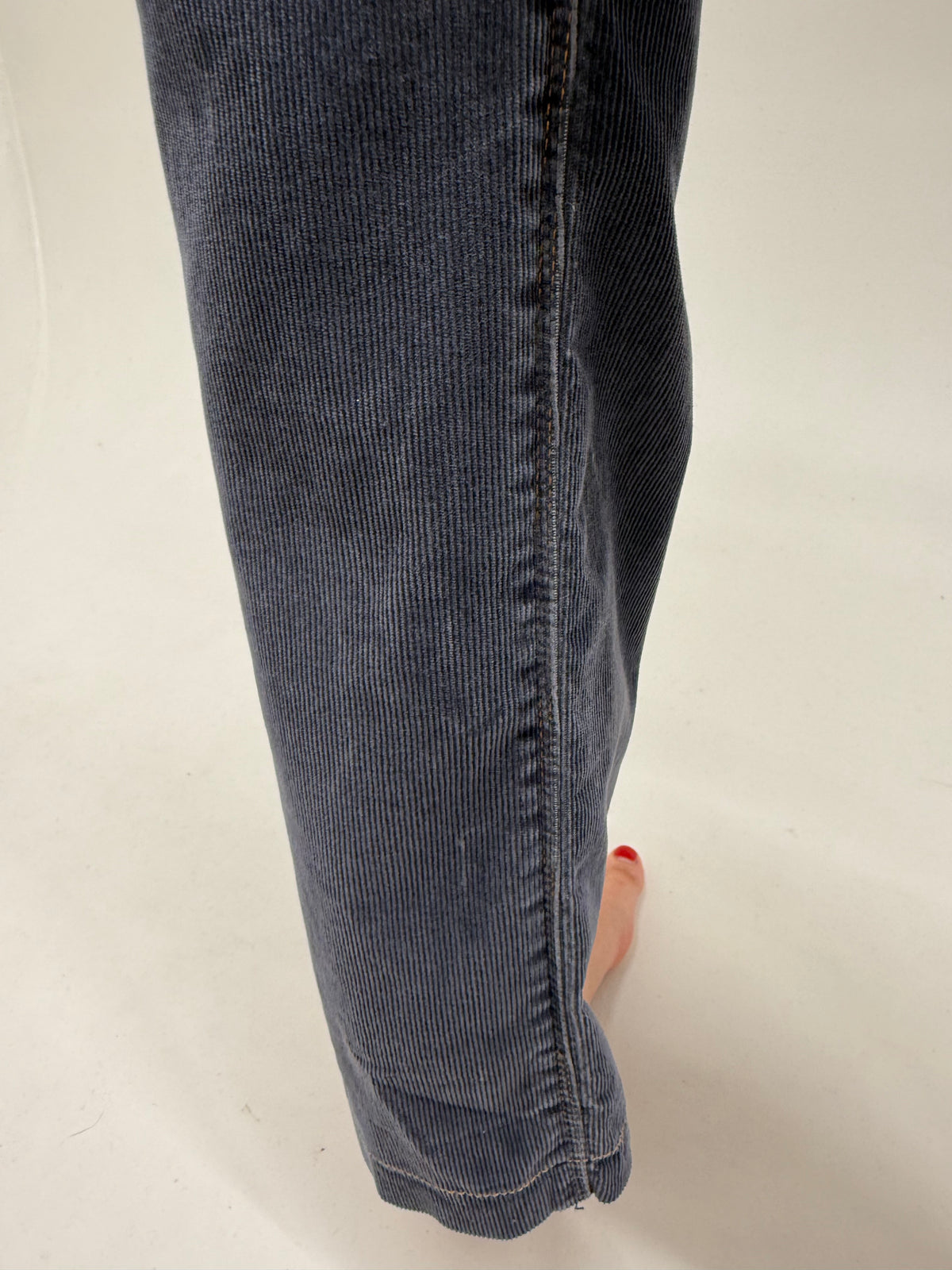 Pantaloni Burberry jeans blue din catifea raiata fin confort straight leg