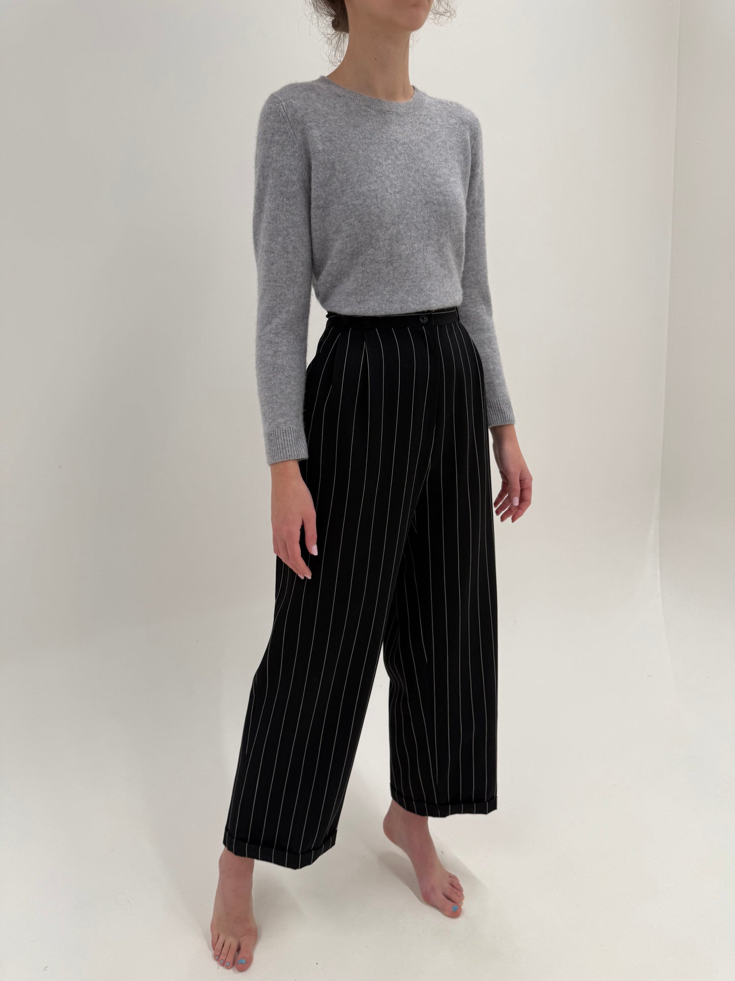 Pantaloni high end spre palazzo din lana extrafina ușor lucioasă și talie ultra înaltă