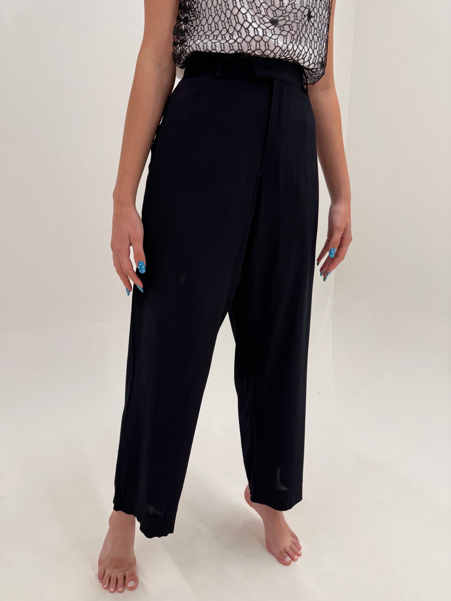 Pantaloni negri Armani spre palazzo de vară cu solduri generoase