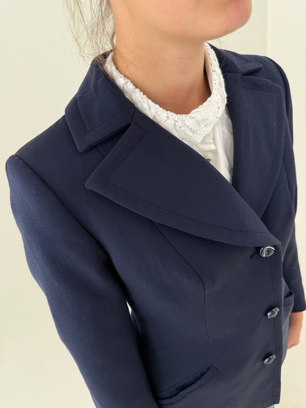 Sacou de brand premium italian cambrata cu revere late din lana extrafina structurată