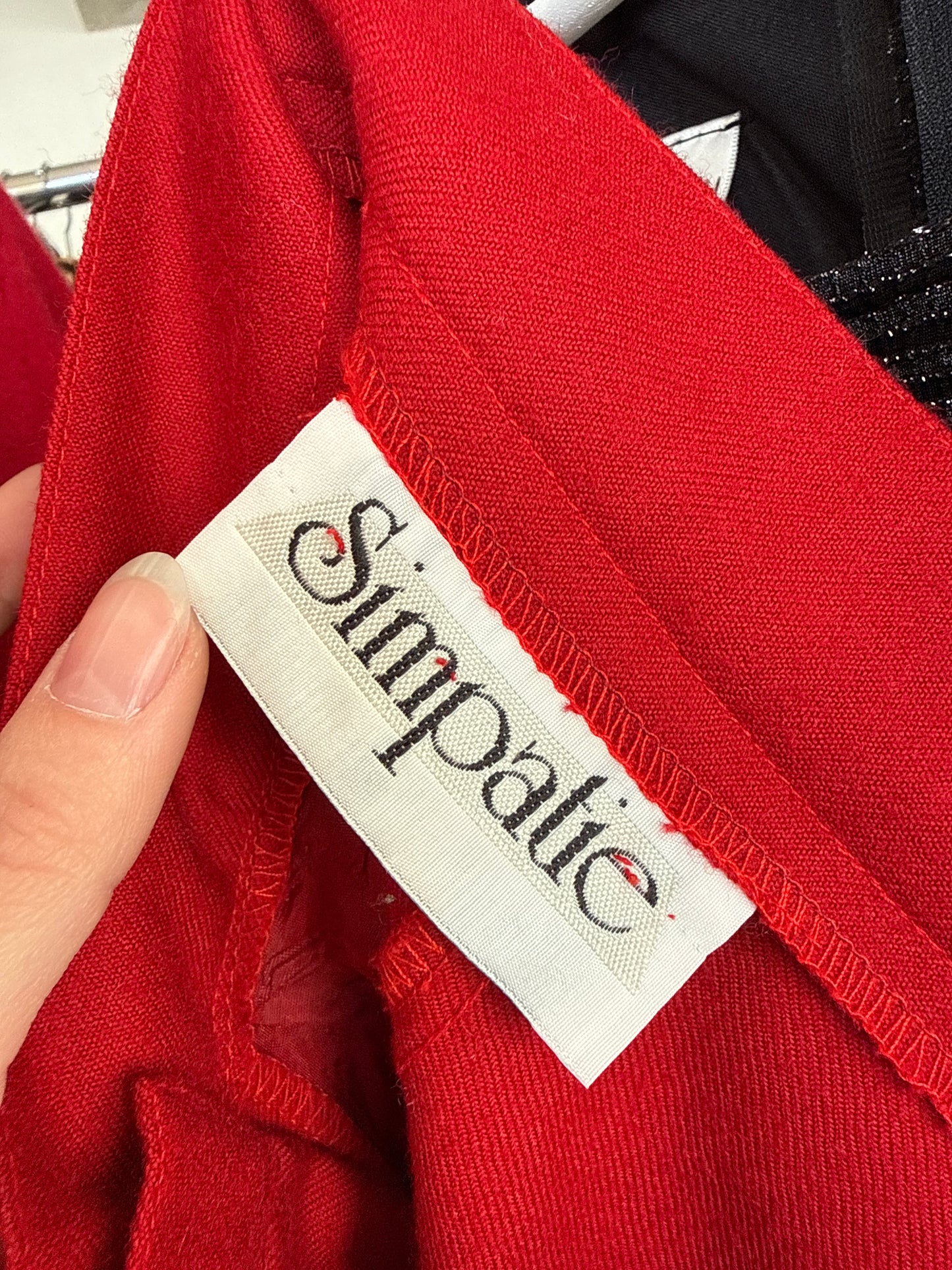 Pantaloni cherry red cu talie ultra înaltă și pense