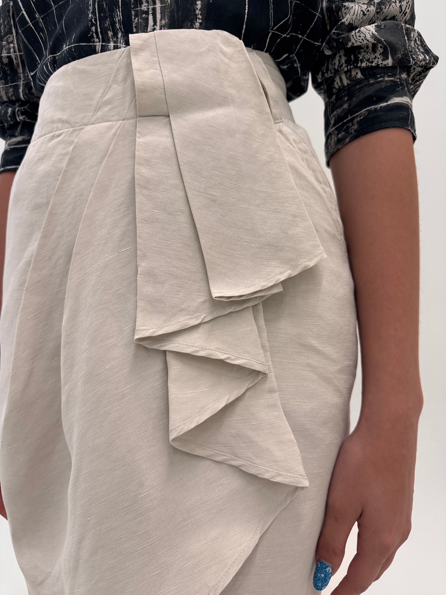 Fustă Max Mara light nude din in și mătase naturală în croi deosebit
