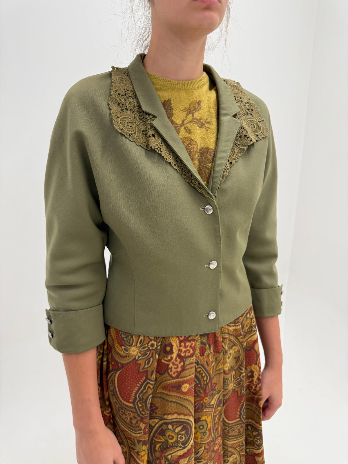 Sacou vintage italian excepțional Sage green cu inserții de macrame în croi cambrat