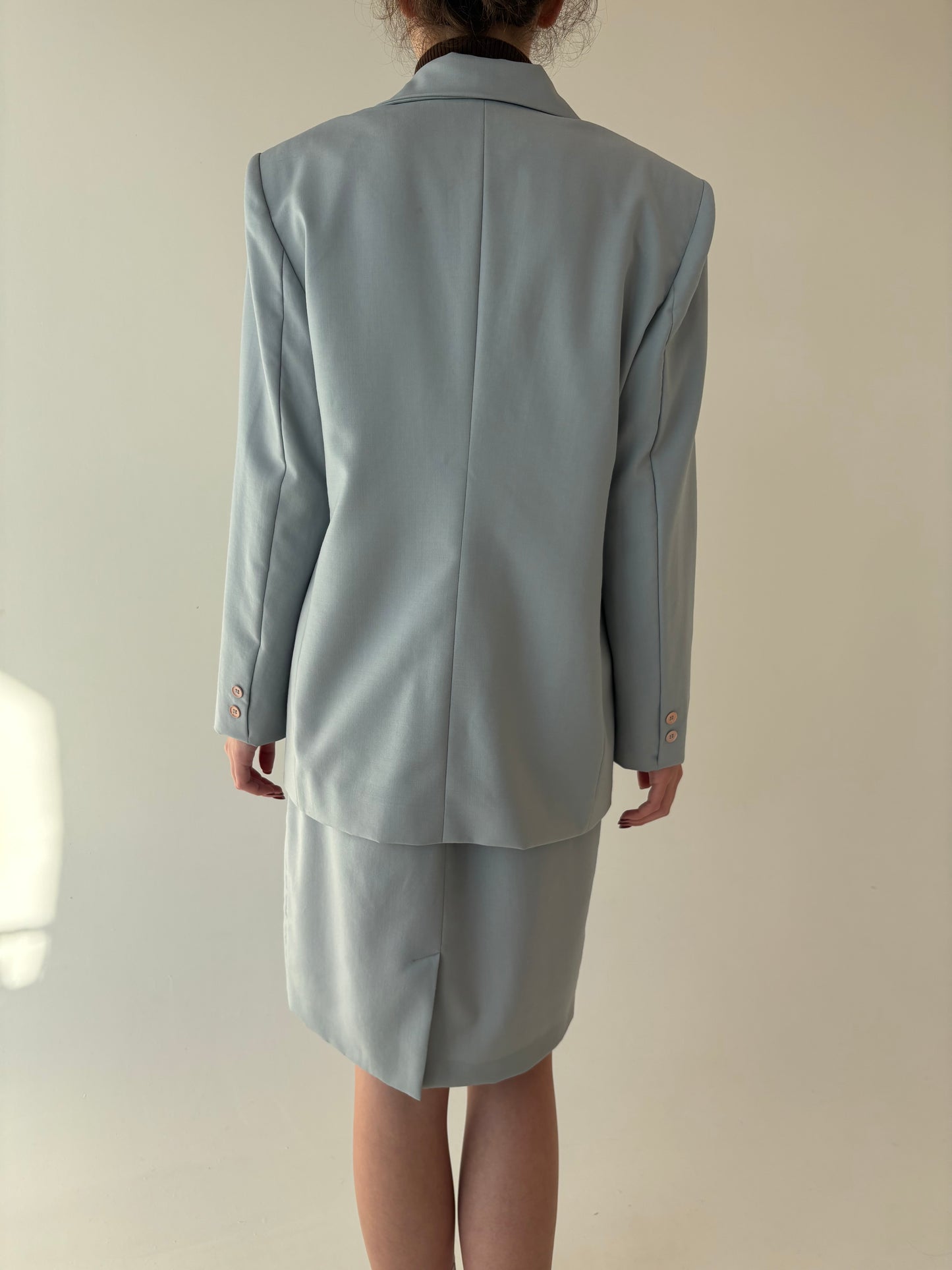 Deux piece baby blue în stil clasic revenit în trend din lana extrafina
