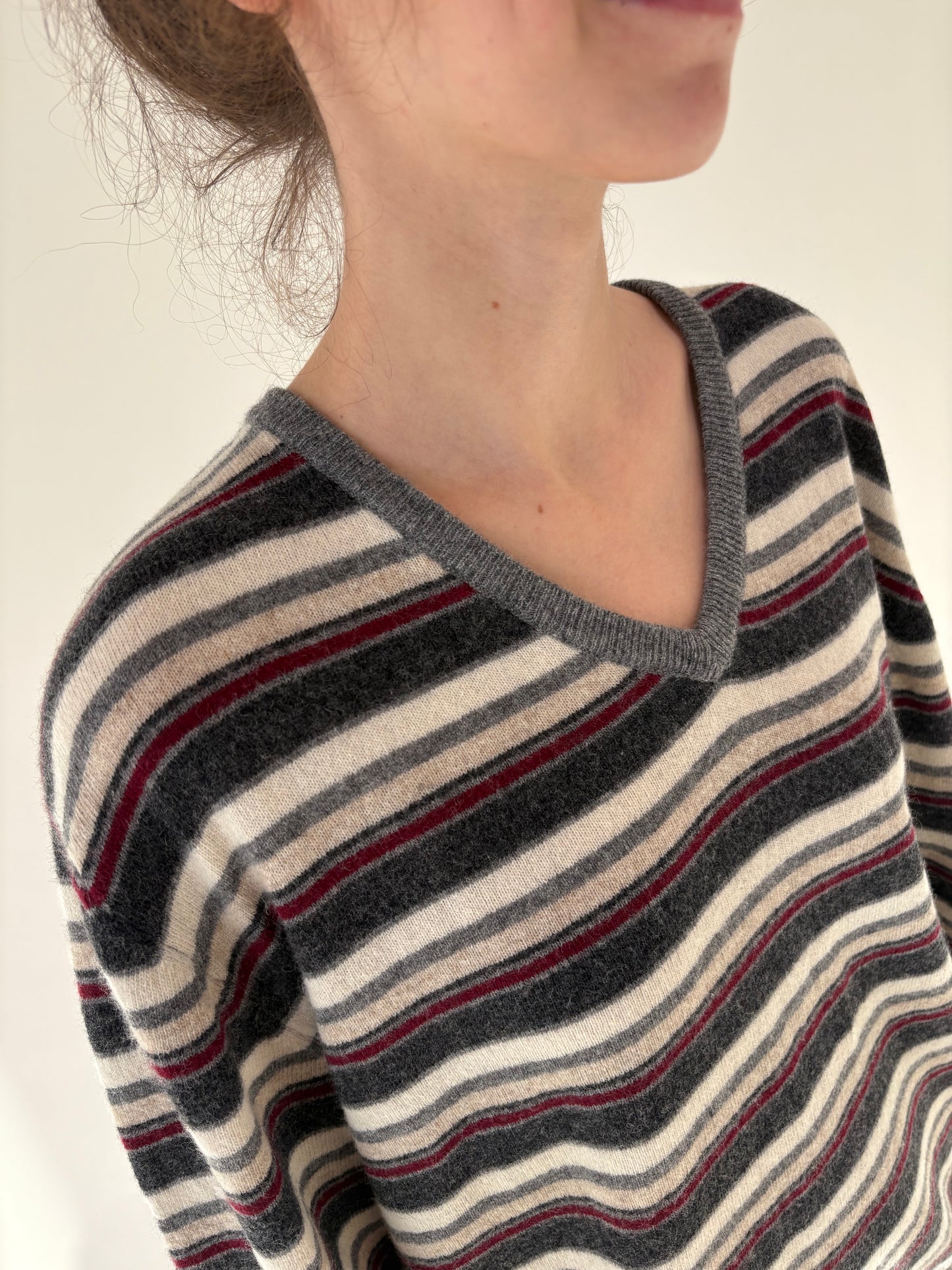 Pulover în anchior 80% Lana is extrafina cu dungi burgundy