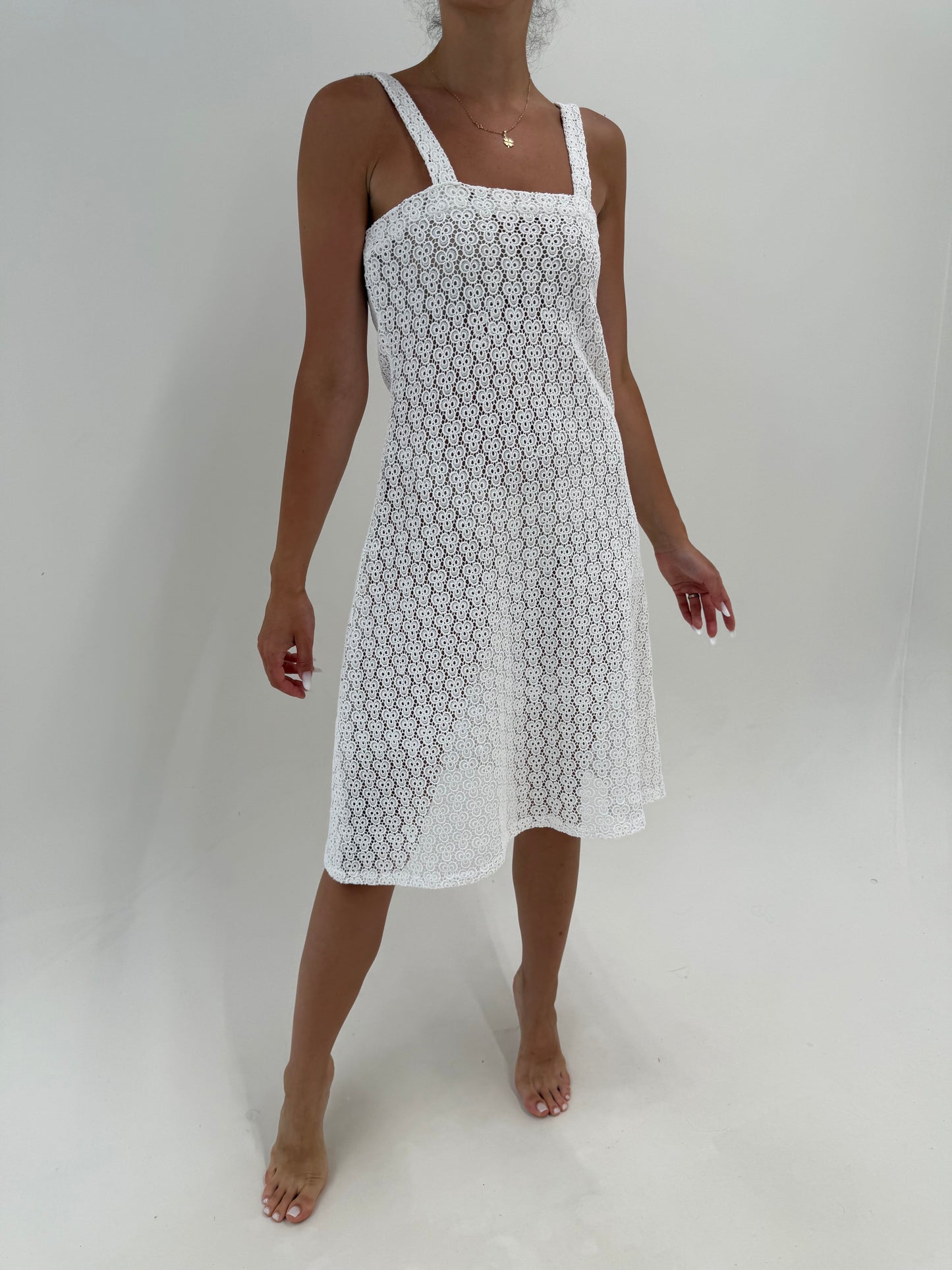 Rochie bijuterie din macrame fin lucrat manual în croi minimalist