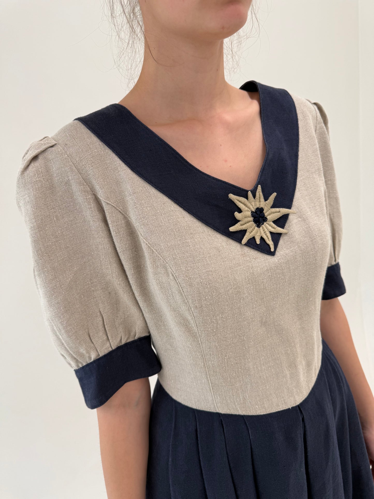 Rochie vintage colorblock din pânză grea de in cu corsaj Navy și sand nude