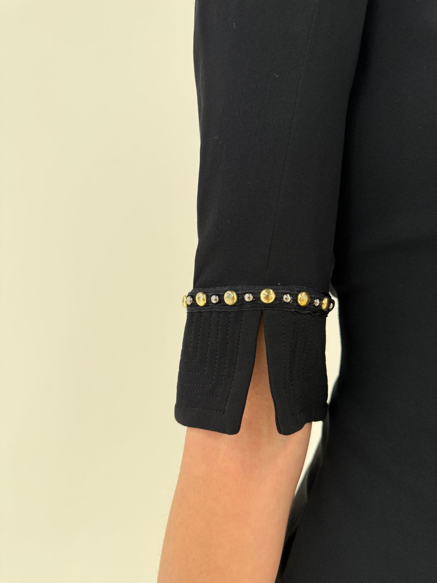 LBD Versace de la business la cocktail cu buzunare și interior din mătase naturală