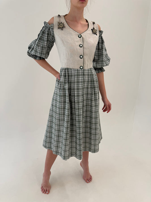 Rochie vintage din pânză de in și  bumbac cu corsaj și umeri ușor bufanți