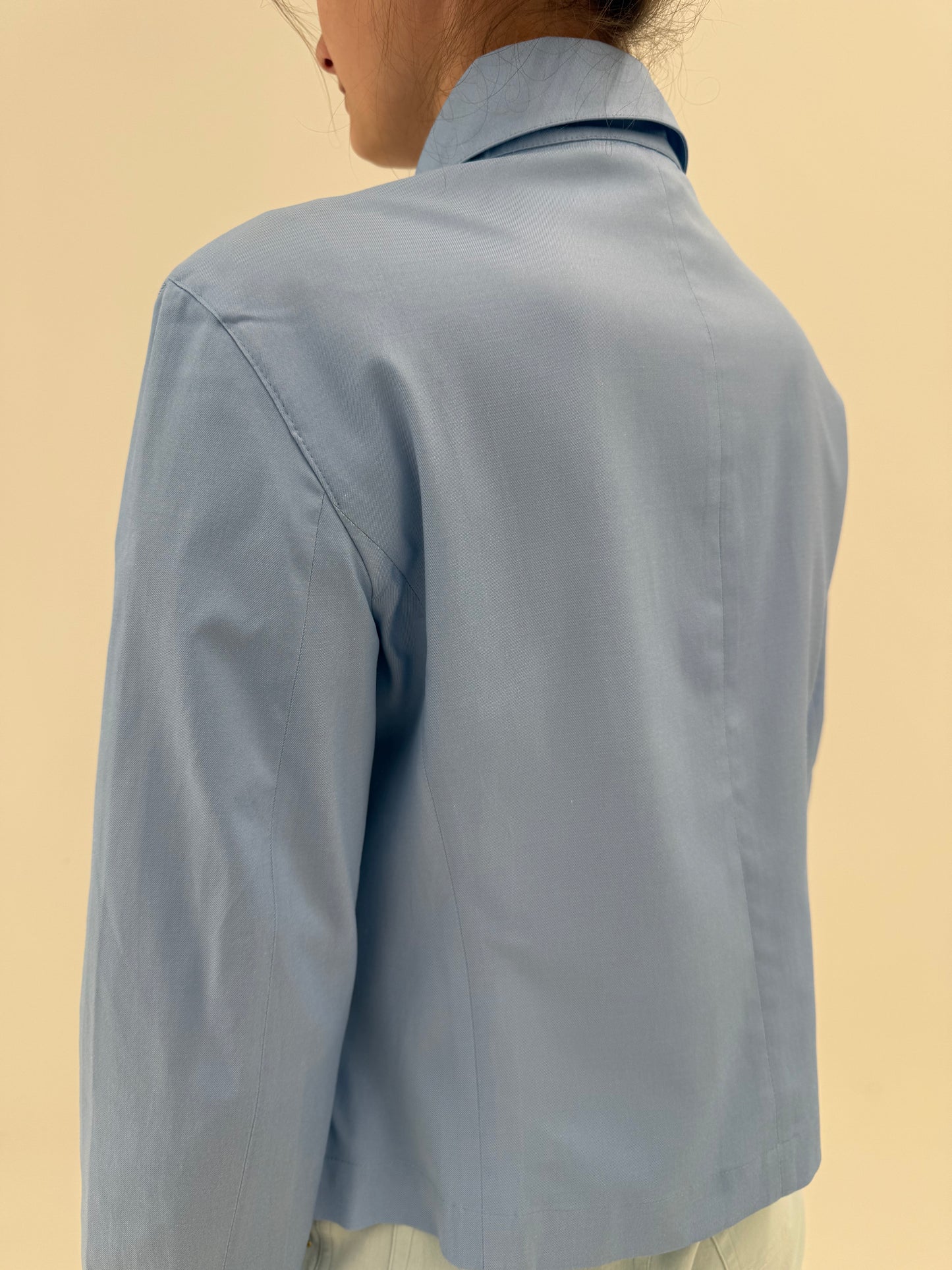 Jacheta petite baby blue din bumbac premium în croi actual