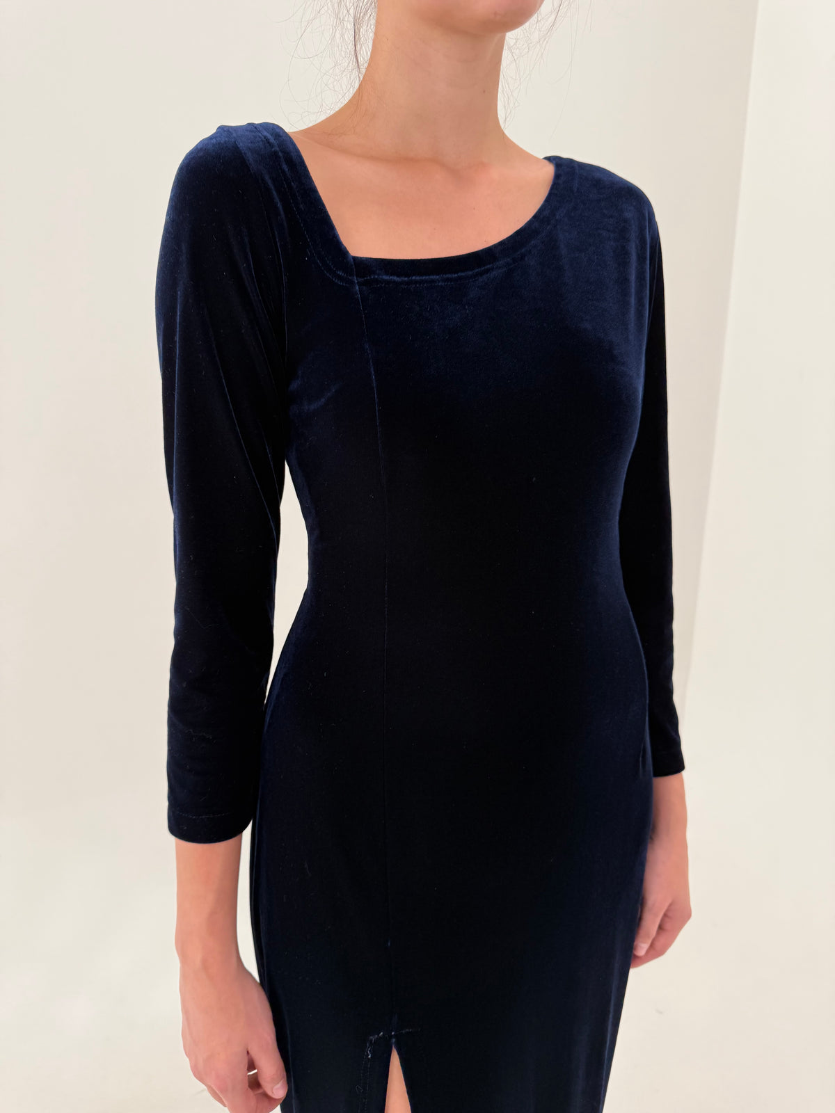 Rochie maxi de brand premium italian în croi ultra chic din catifea midnight blue