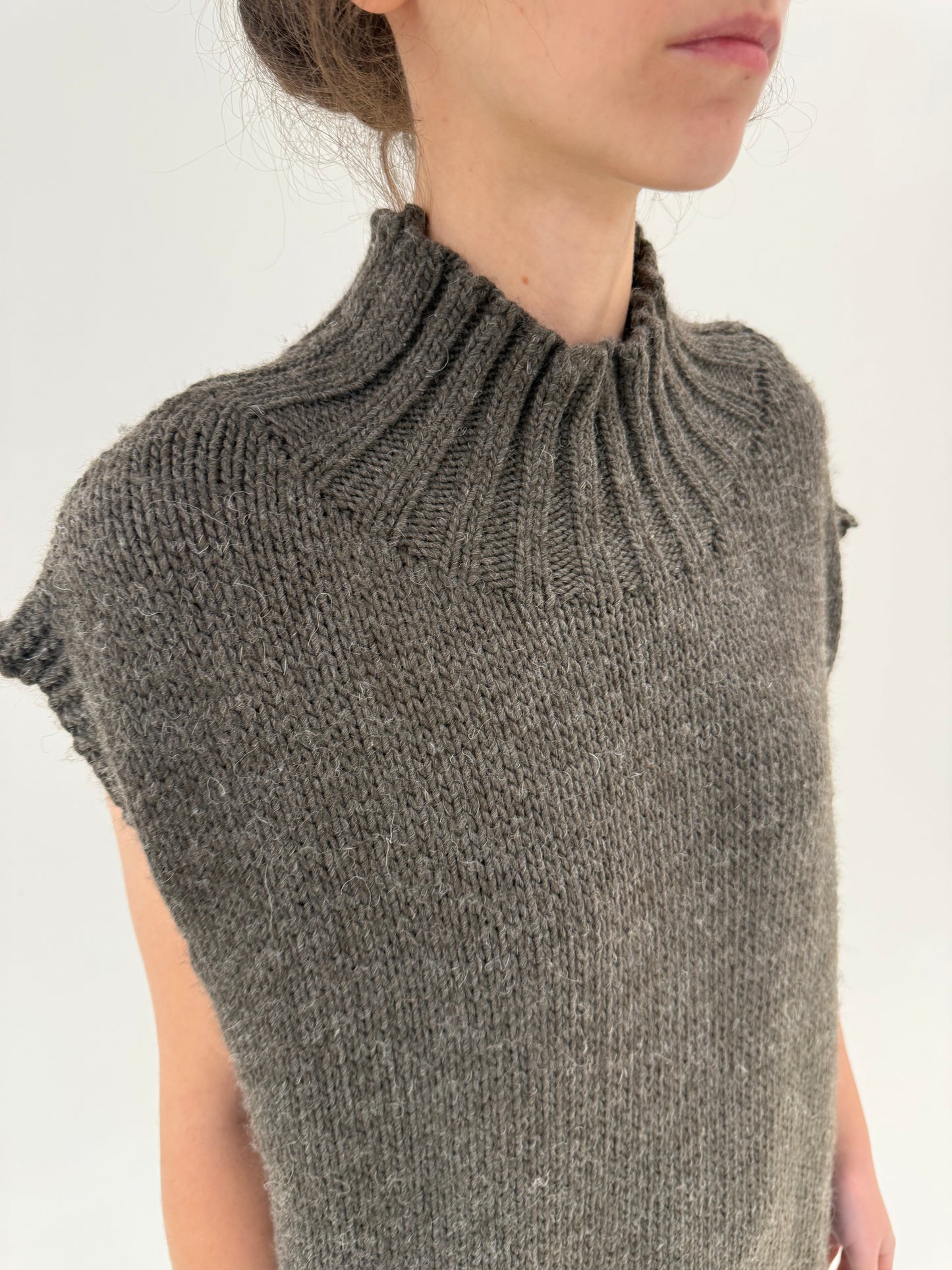 Rochie italiană taupe brown tip maleta din lana extrafina multiply midi spre maxi