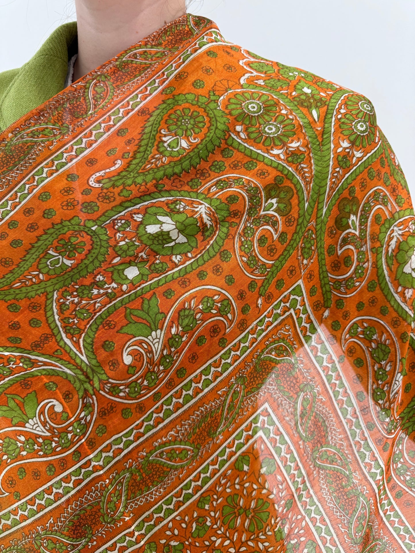 Eșarfă din mătase naturală cu print paisley