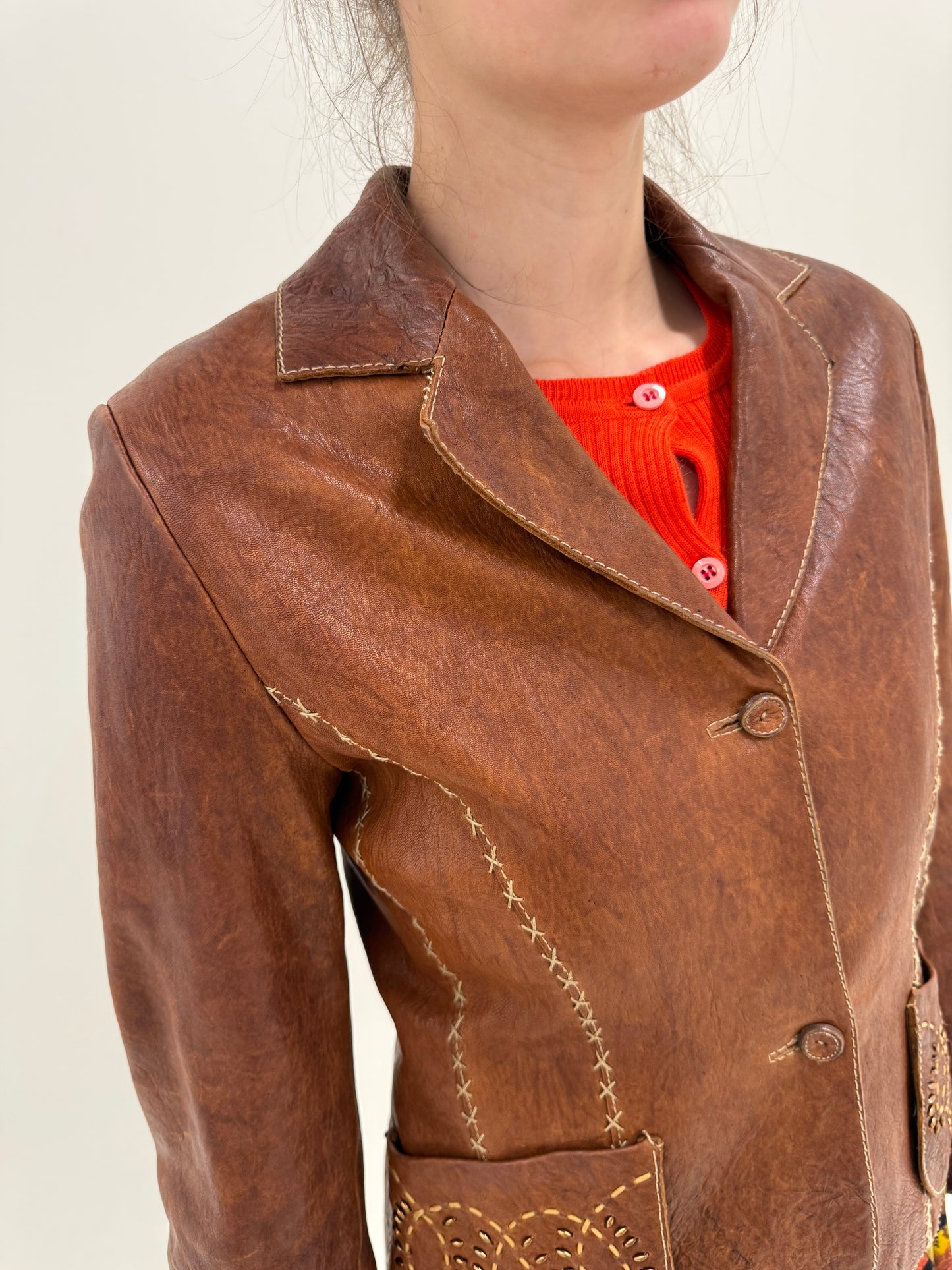 Sacou italian cambrat din piele naturală maro cu finish super în trend