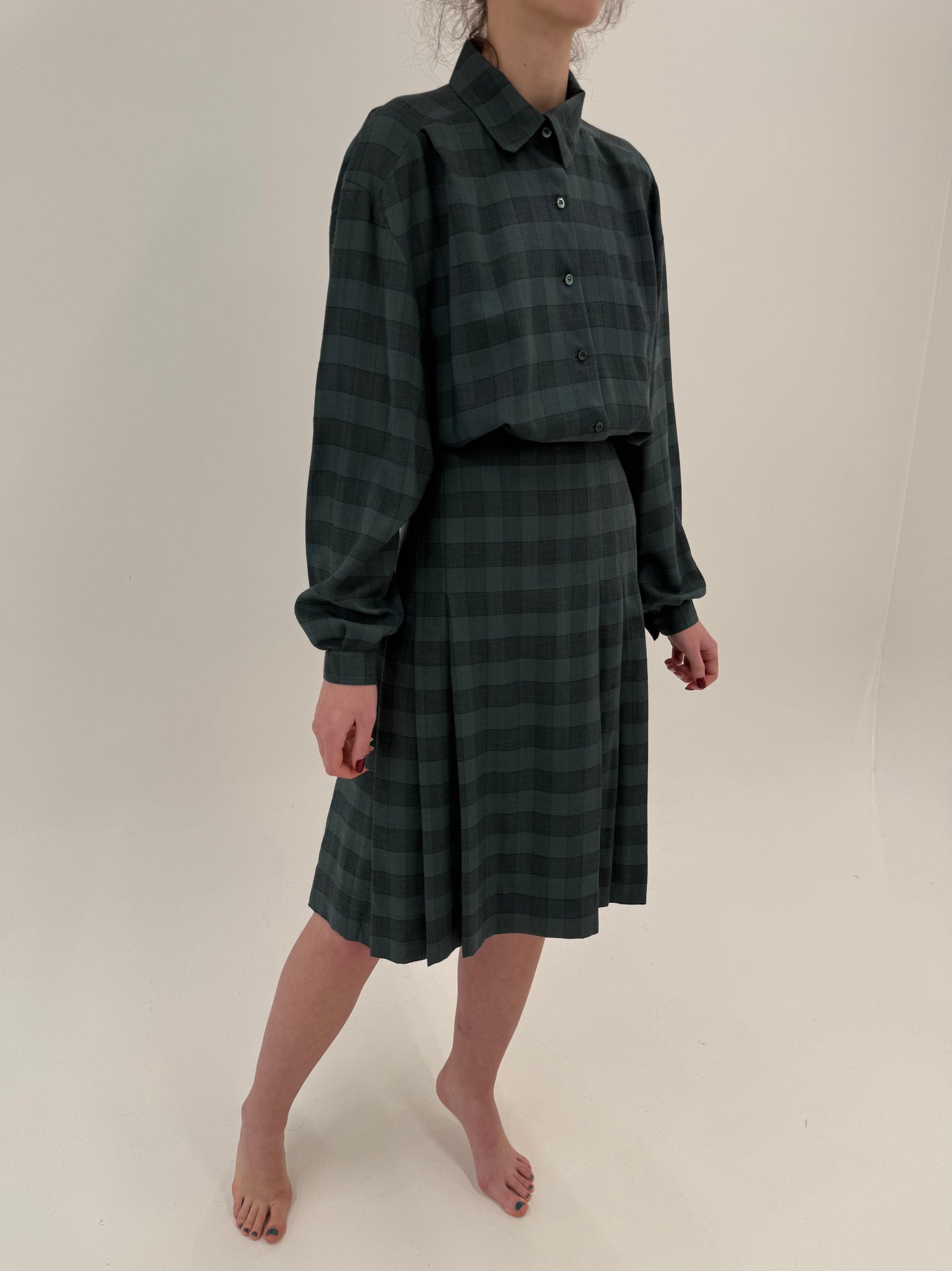 Set din lana extrafina în carouri cu fustă plisată midi