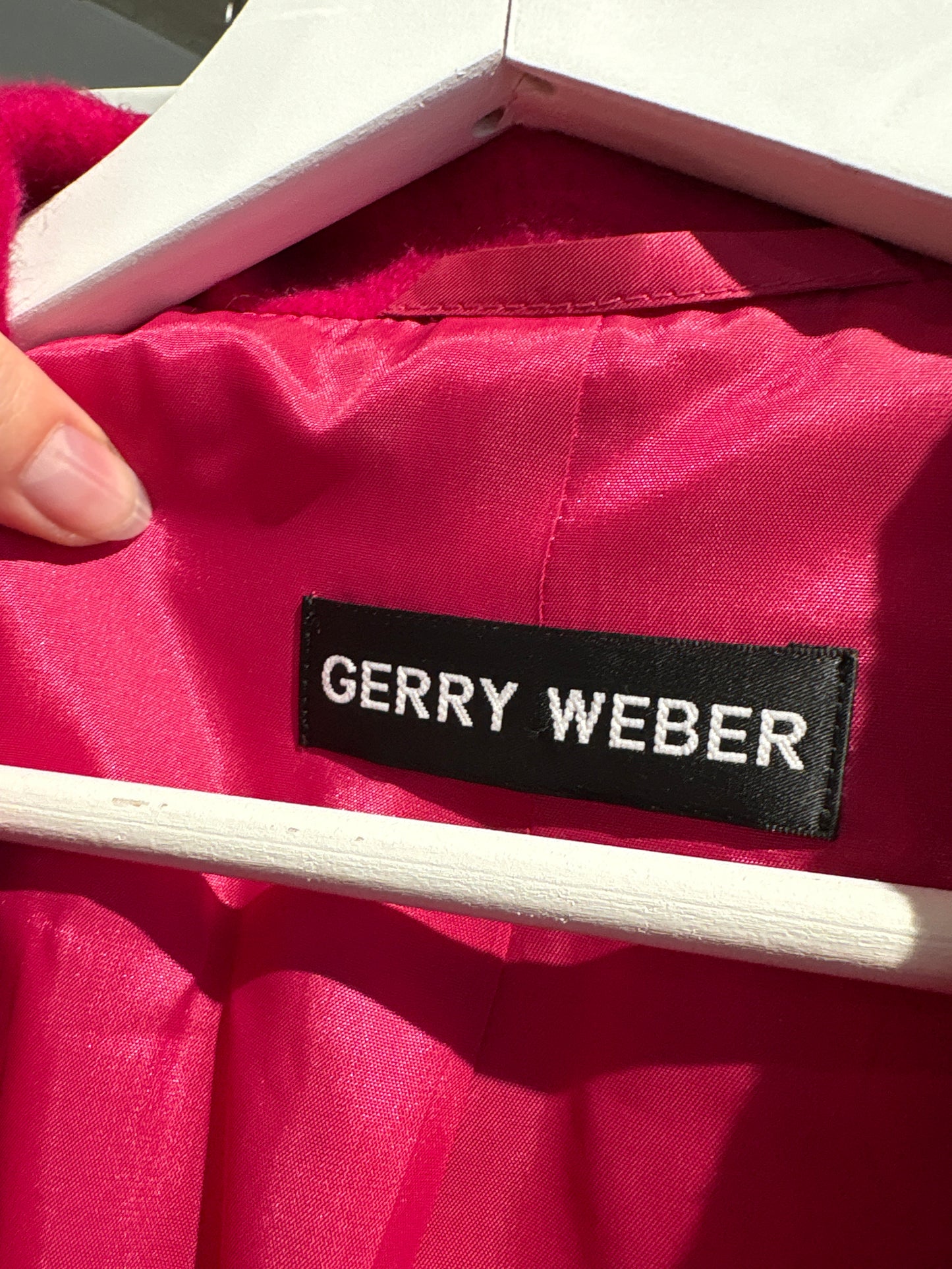 Jacheta de brand premium ciclam din lana extrafina in croi actual